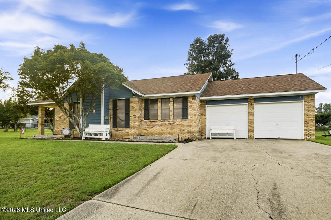 7 Angela Circle Property Photo 4