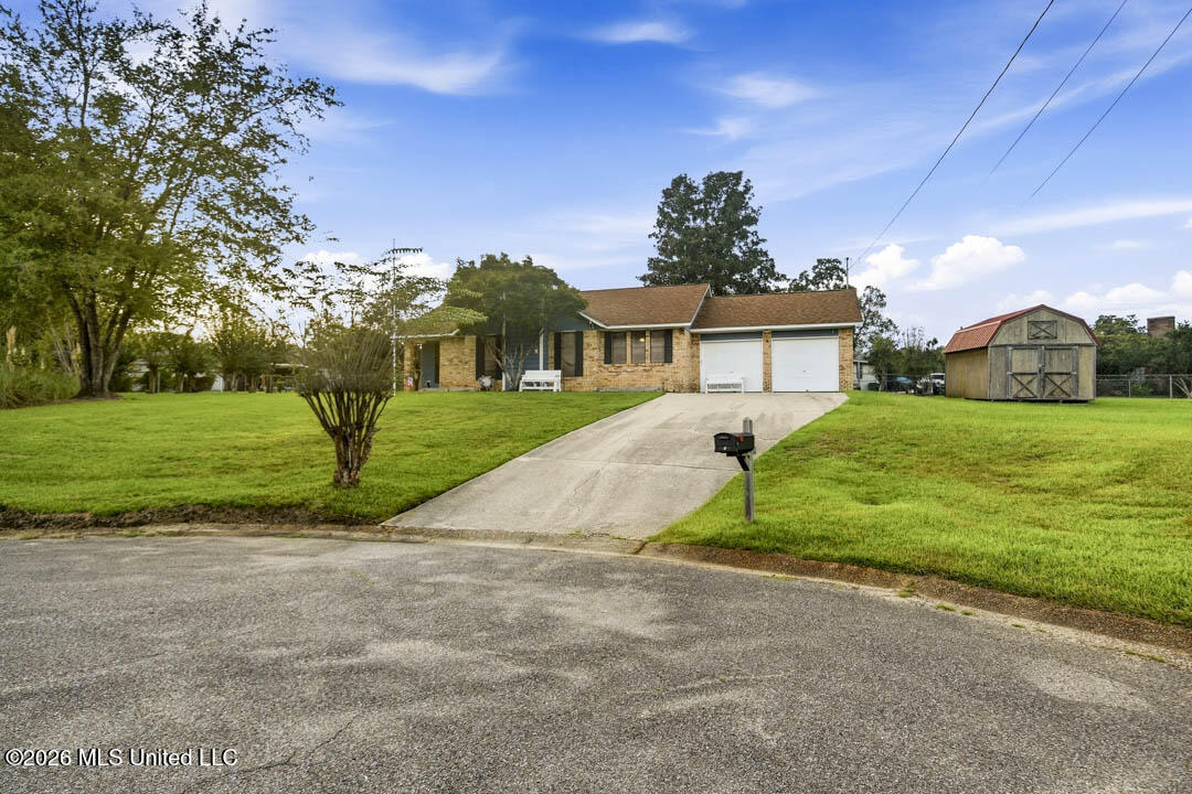 7 Angela Circle Property Photo 5