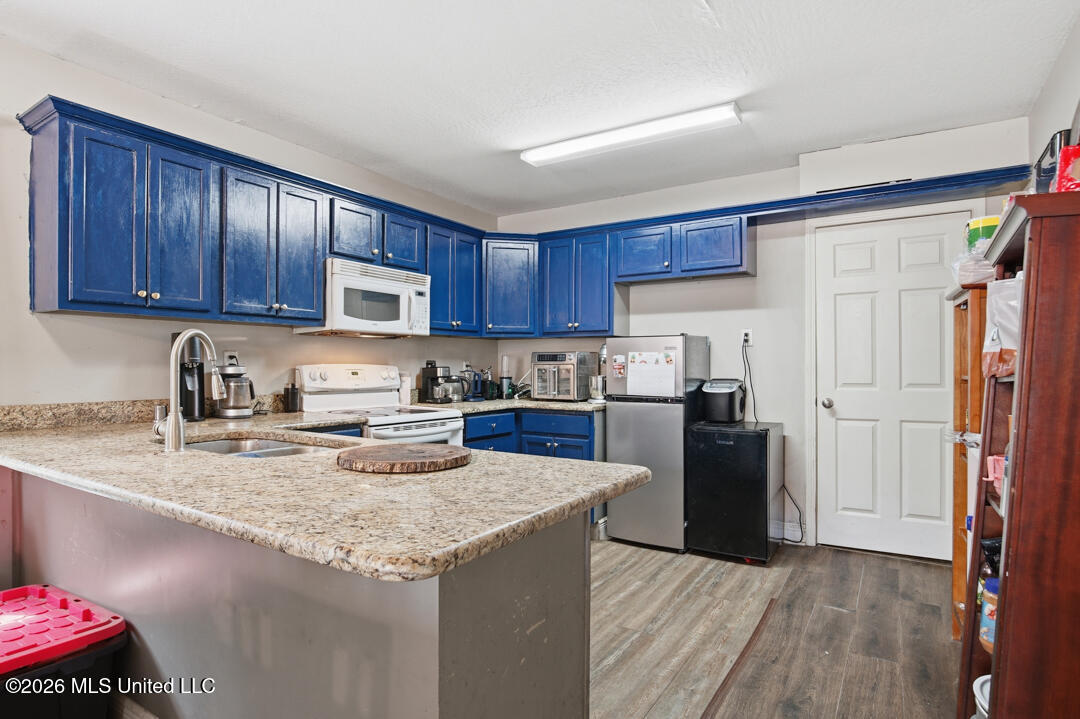 420 Old Richton Road Property Photo 9