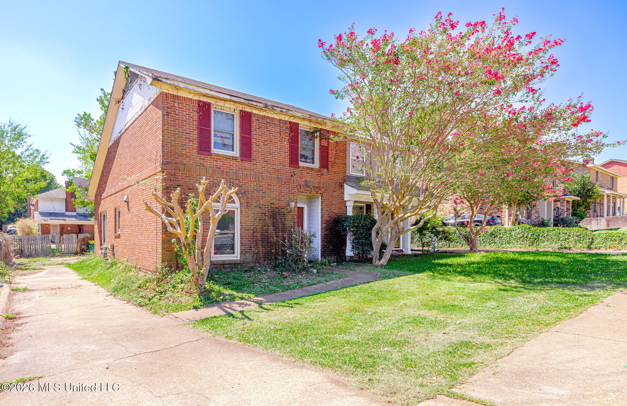 1851 N Allerton Property Photo 2