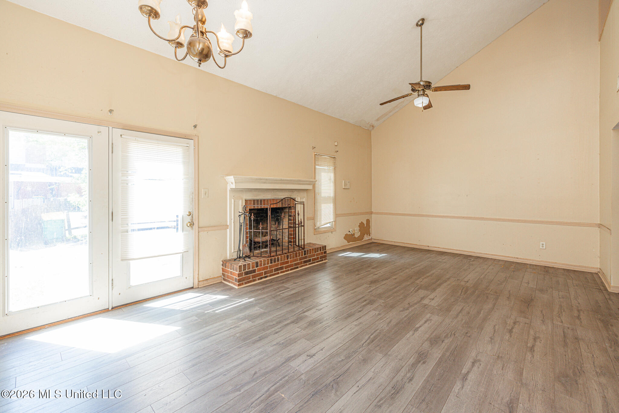 1851 N Allerton Property Photo 3