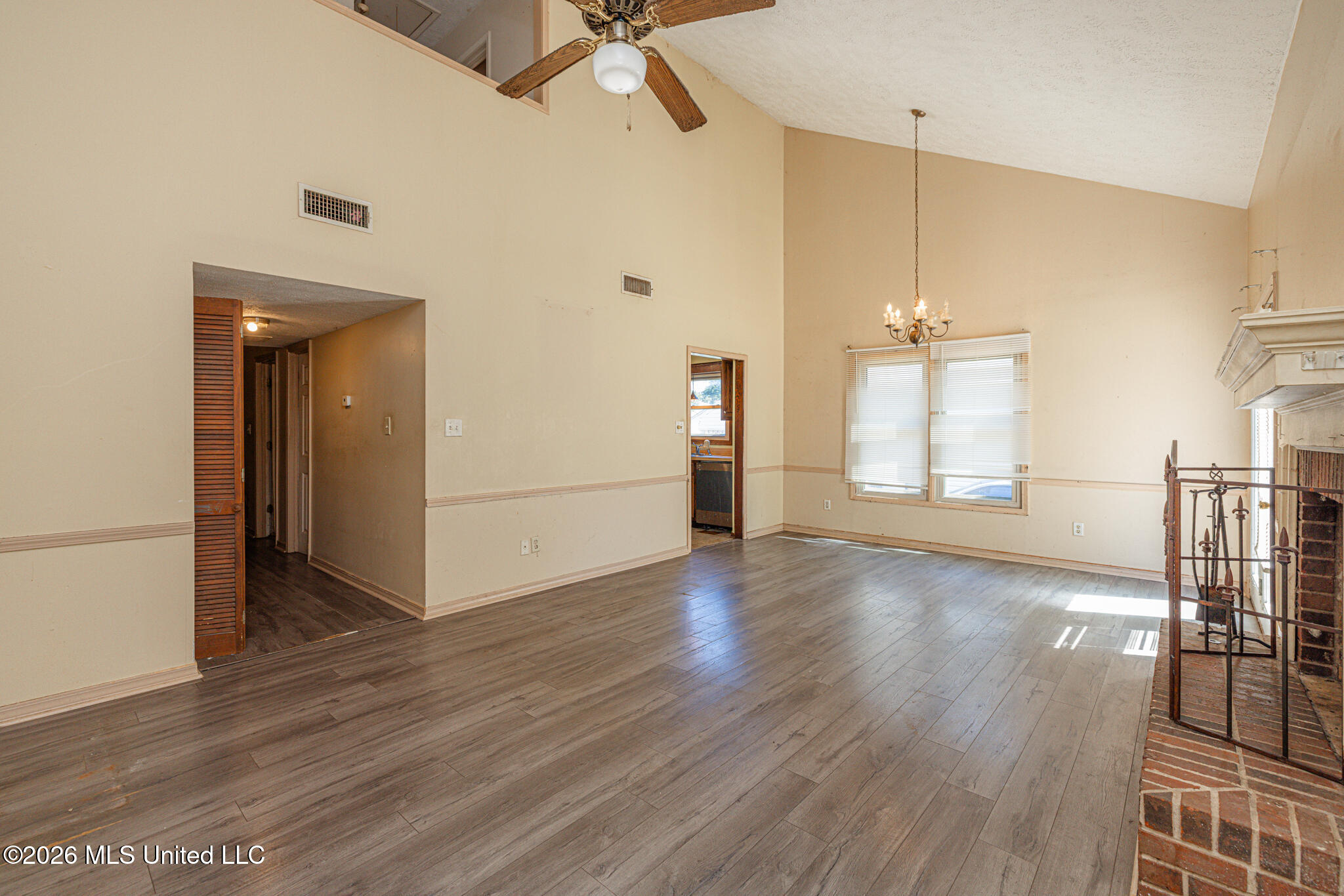 1851 N Allerton Property Photo 4
