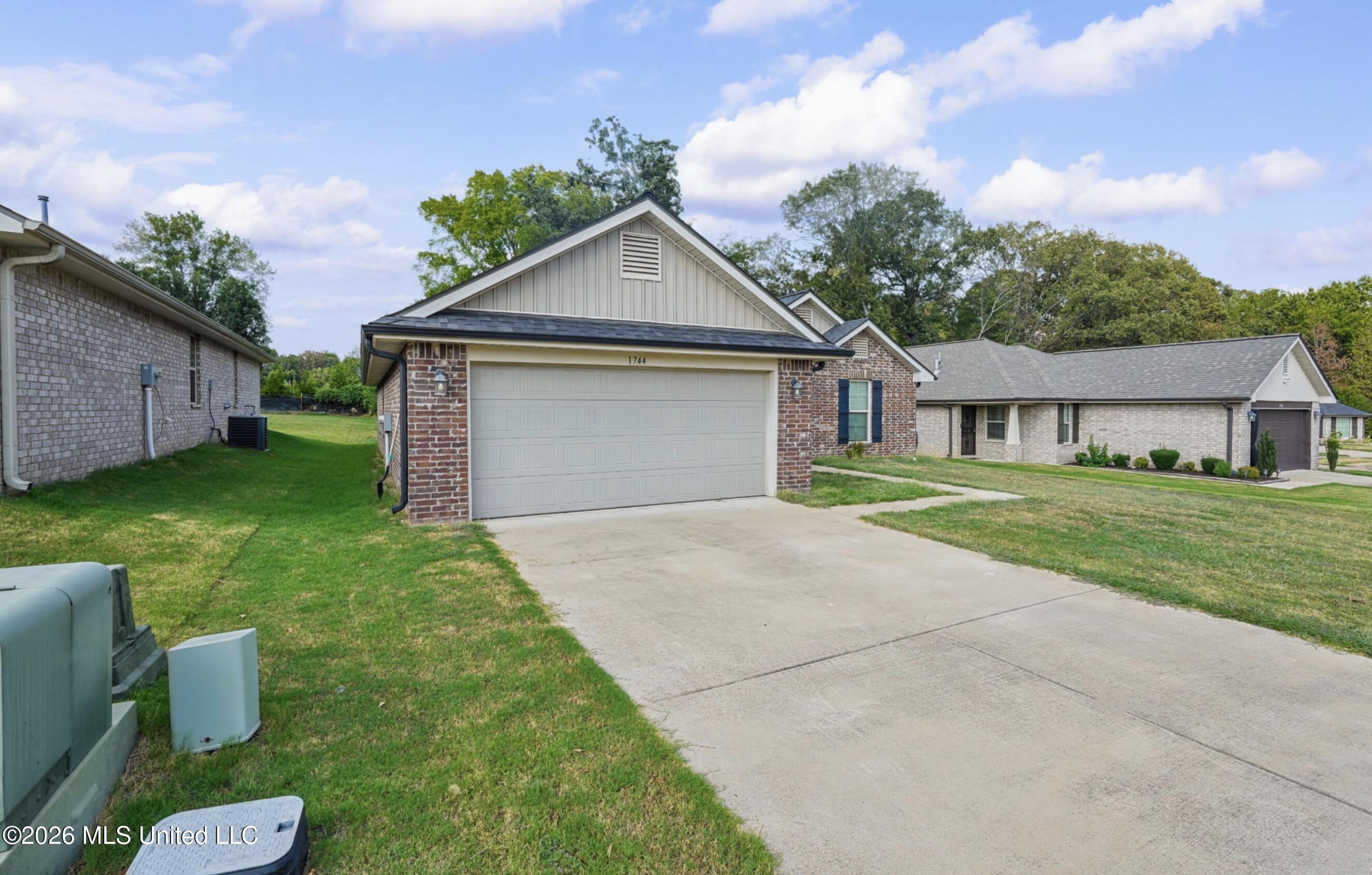 1744 Grayce Drive Property Photo 4