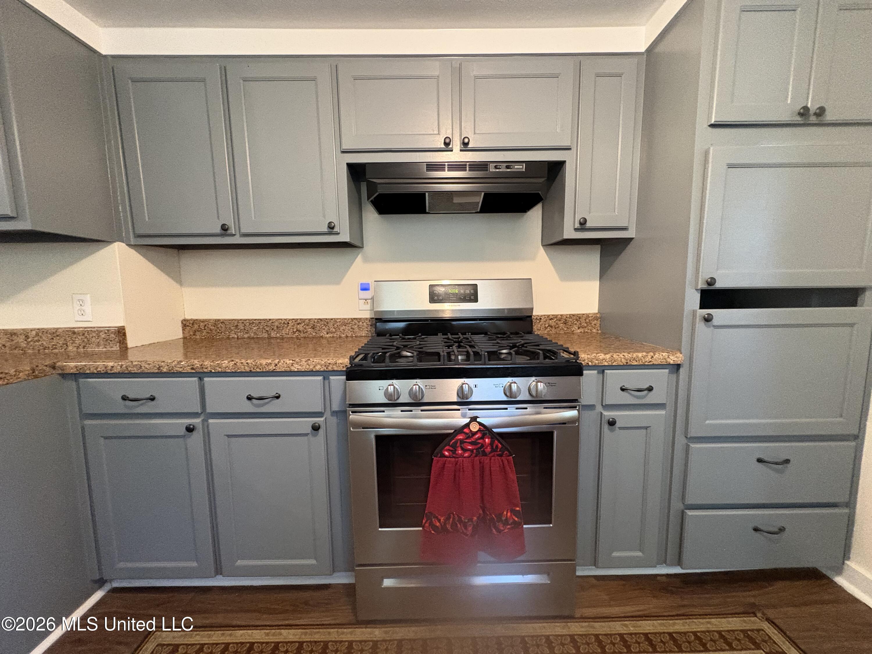 843 N Clark Avenue Property Photo 2