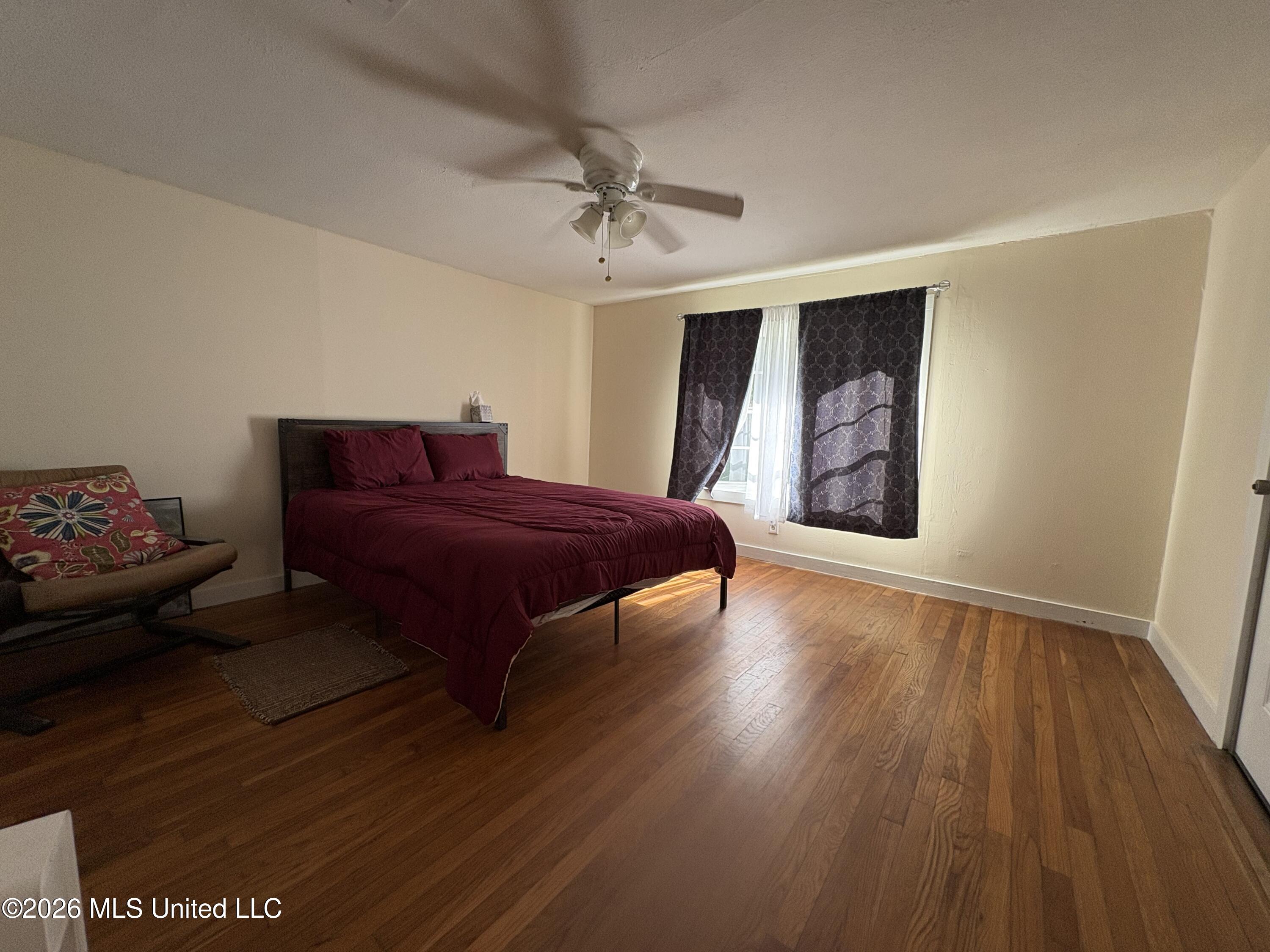 843 N Clark Avenue Property Photo 12