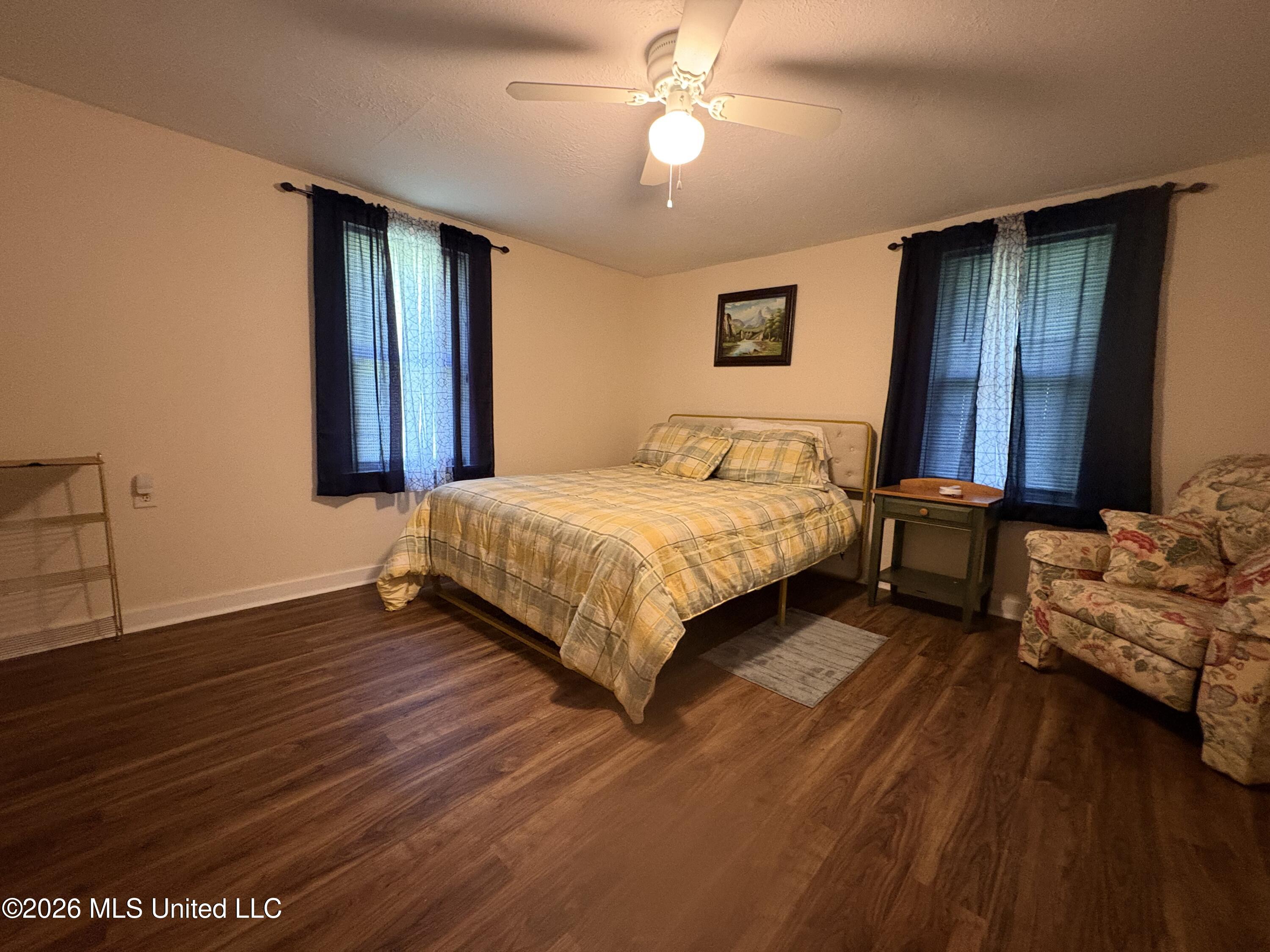 843 N Clark Avenue Property Photo 13