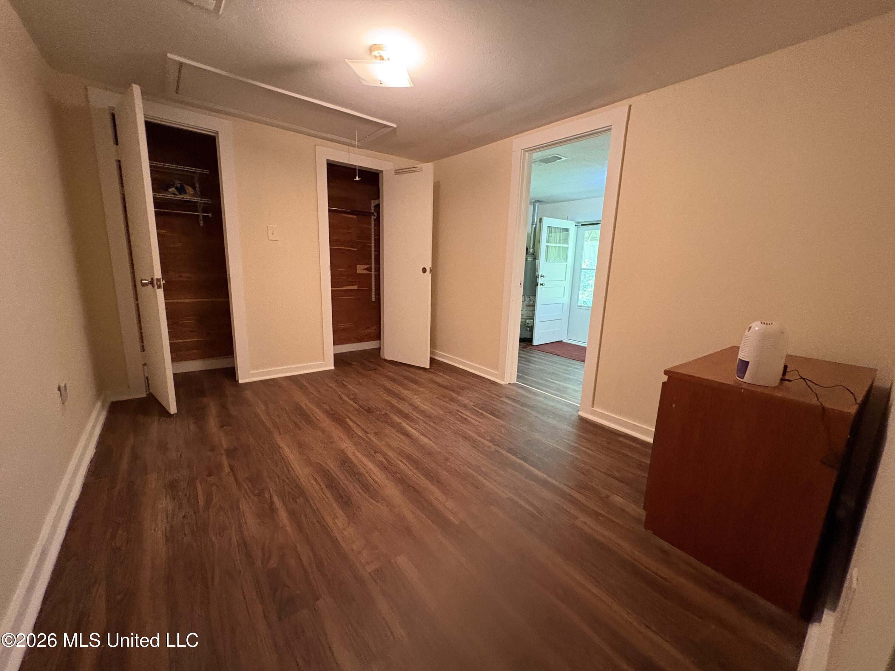 843 N Clark Avenue Property Photo 15