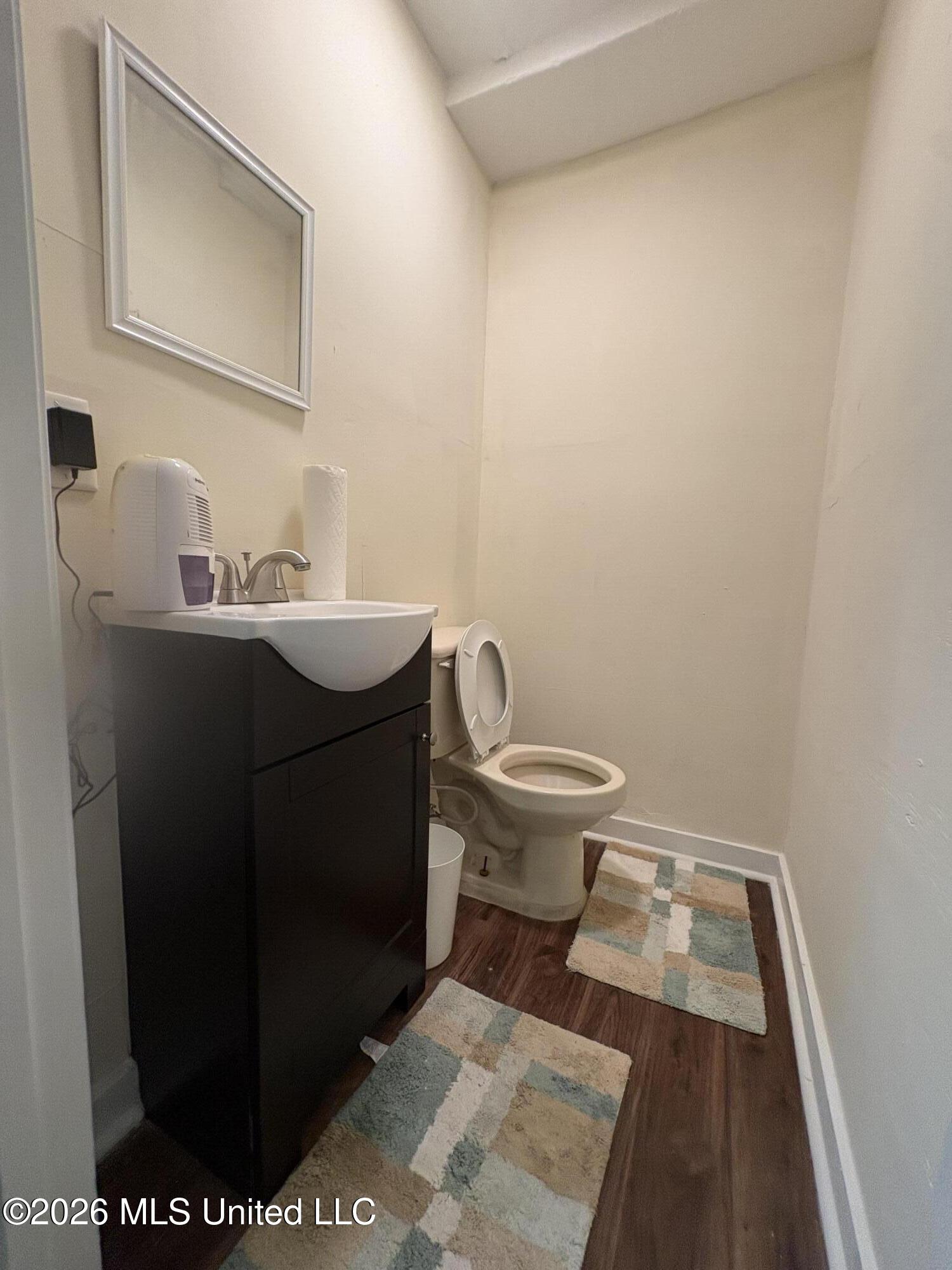 843 N Clark Avenue Property Photo 16