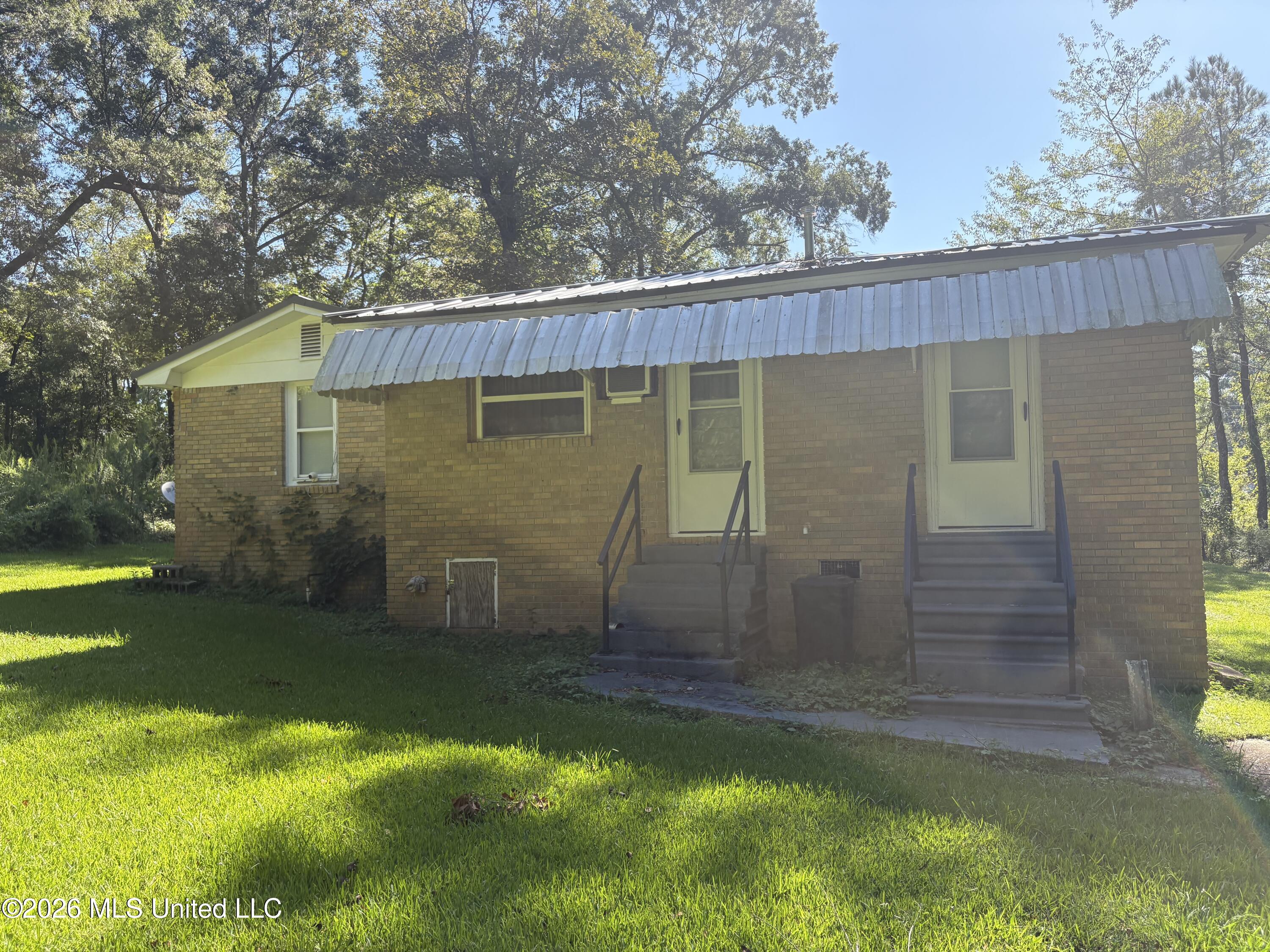 843 N Clark Avenue Property Photo 22