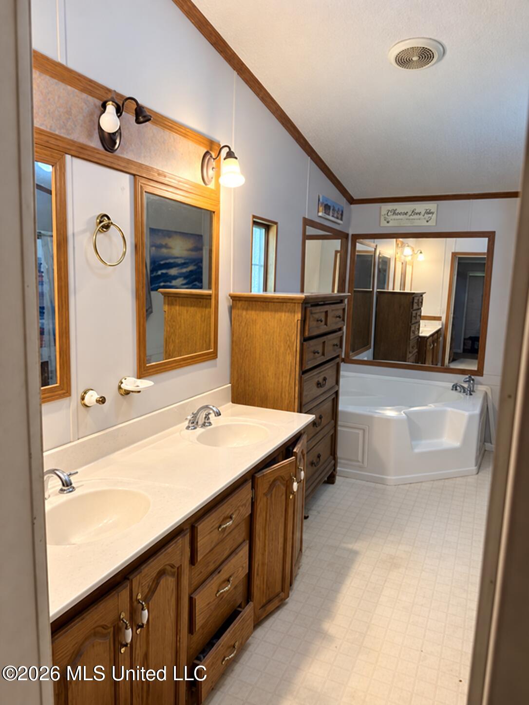 24587 Willow Lane Property Photo 4
