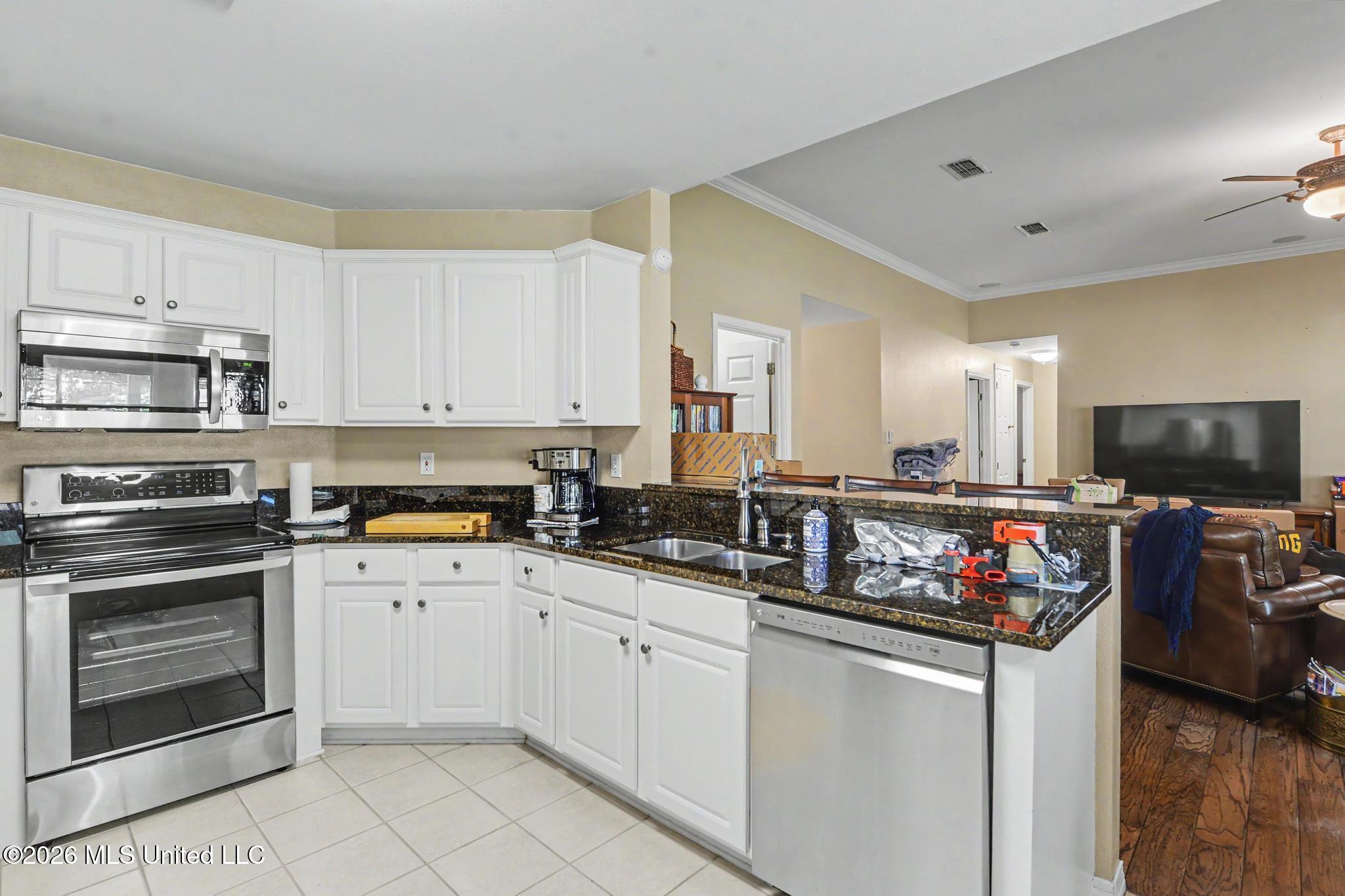 757 Waters View Drive Property Photo 14