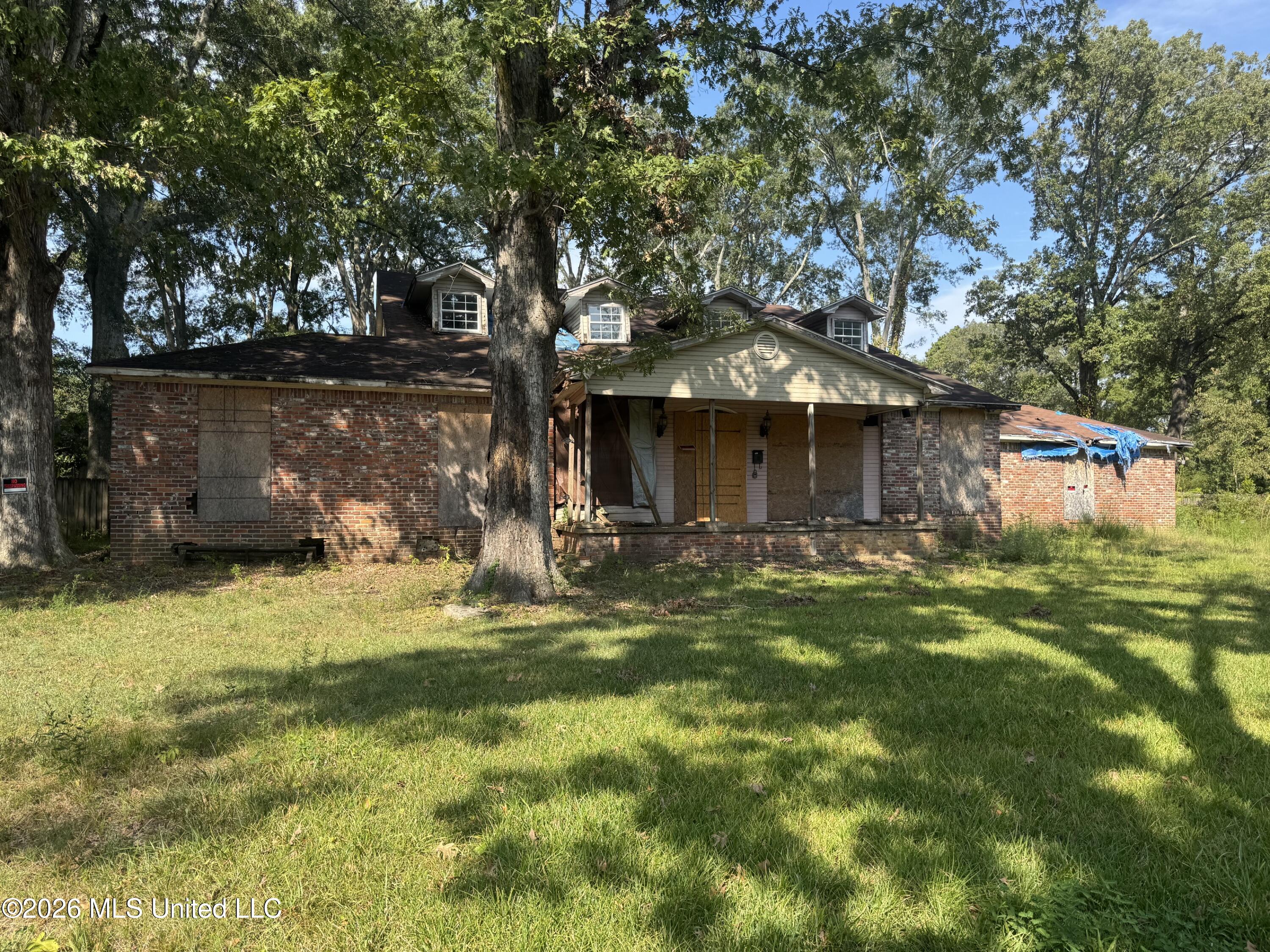 3943 Meadowlane Drive Property Photo 2