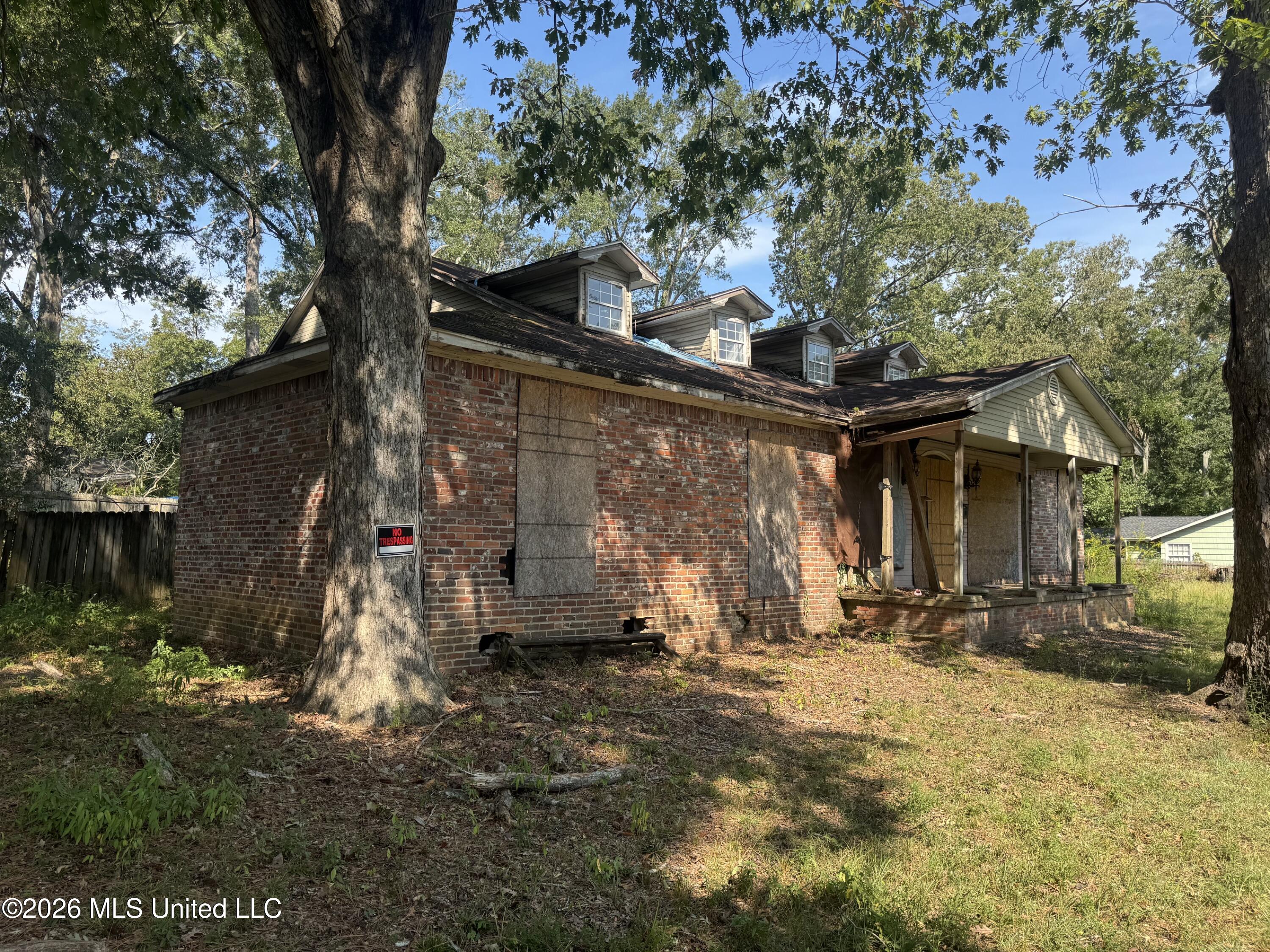 3943 Meadowlane Drive Property Photo 4