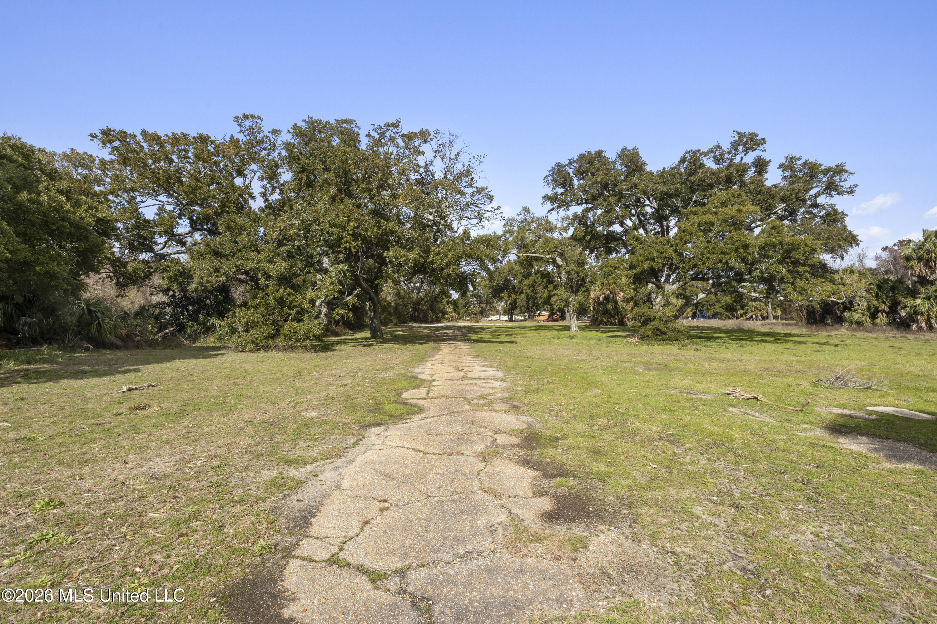 30 E Beach Boulevard Property Photo 1