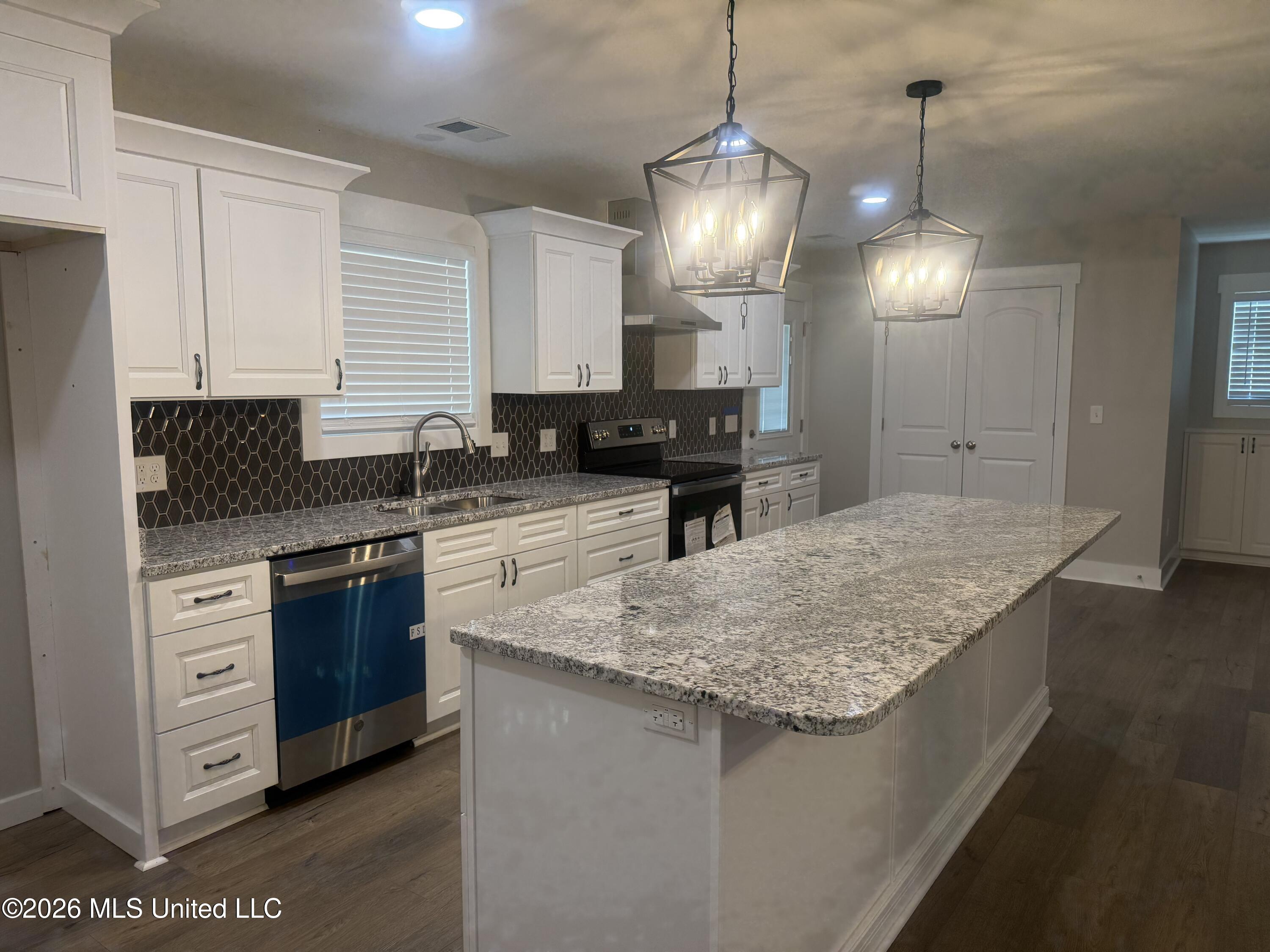 538 Pin Oak Point Property Photo 4
