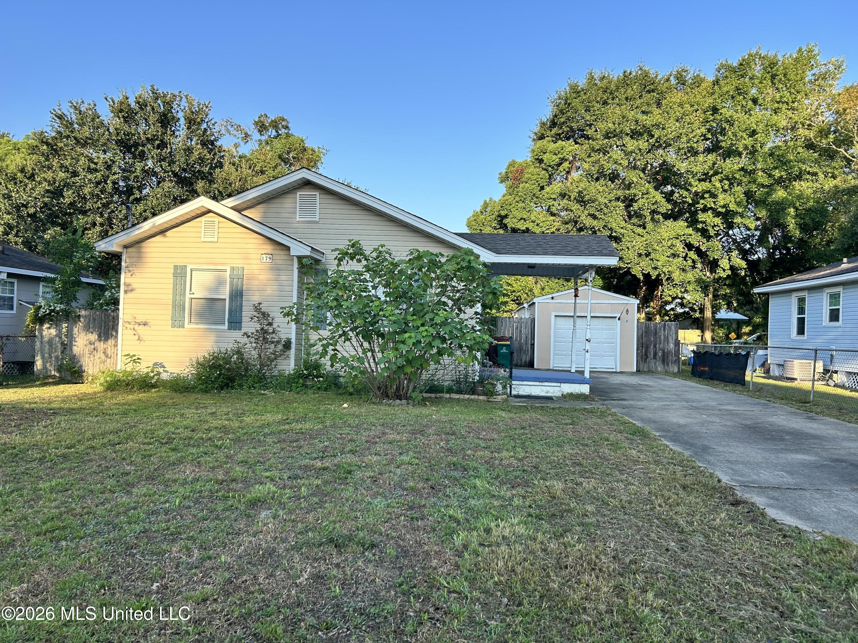 179 Dahlia Street Property Photo 1
