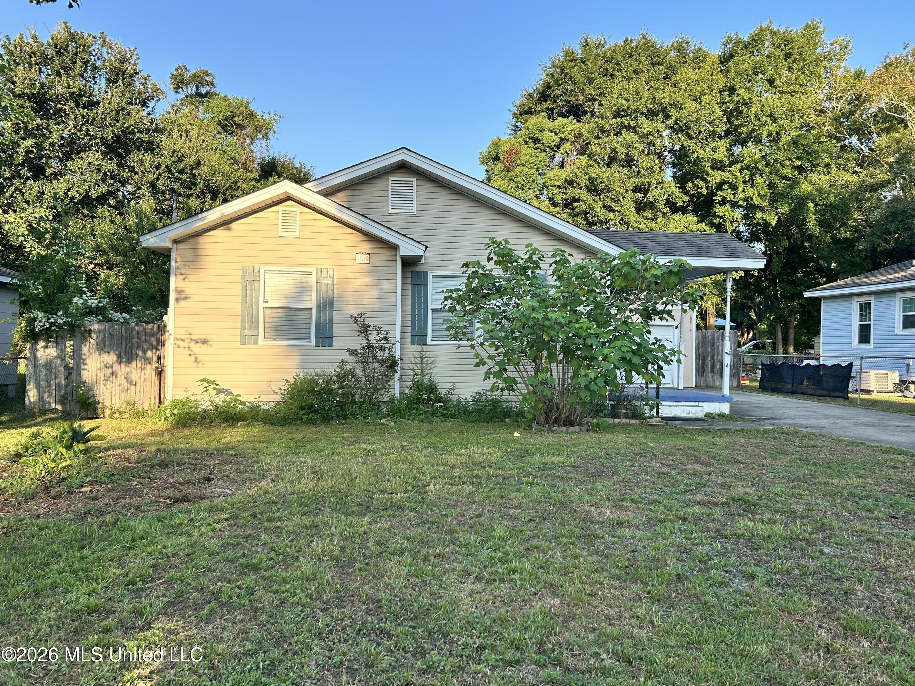 179 Dahlia Street Property Photo 2