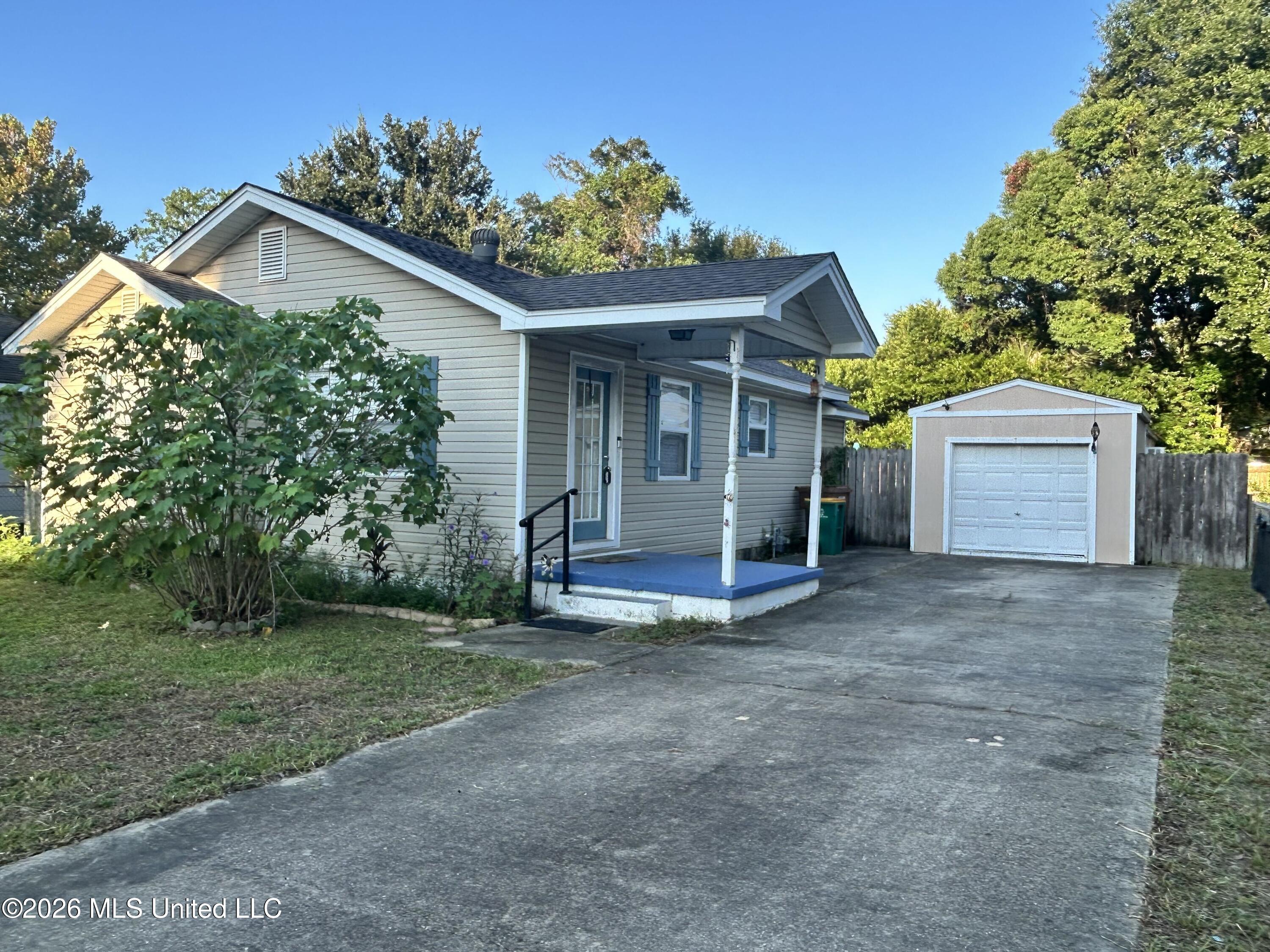 179 Dahlia Street Property Photo 3