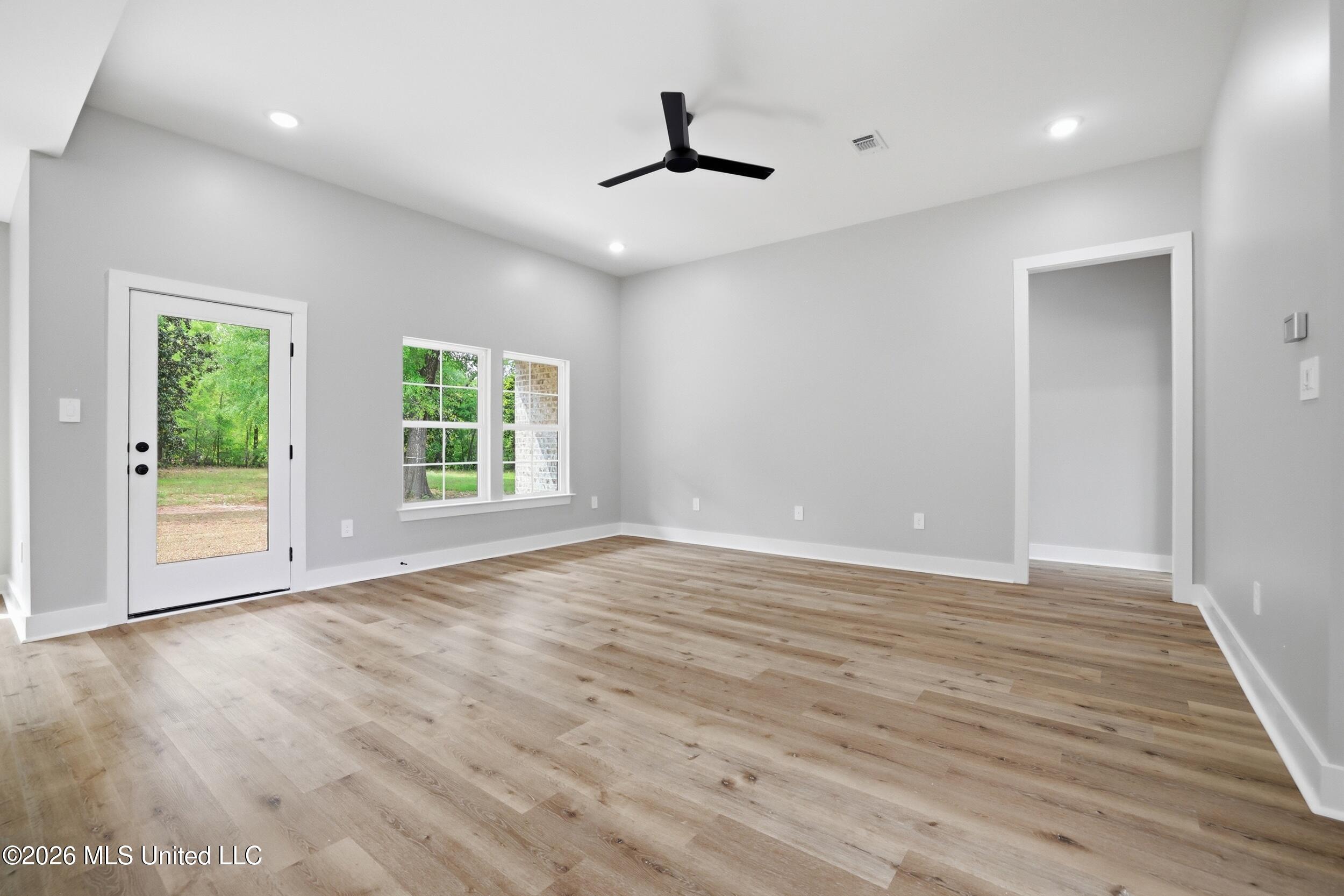 11068 Shorecrest Road Property Photo 3