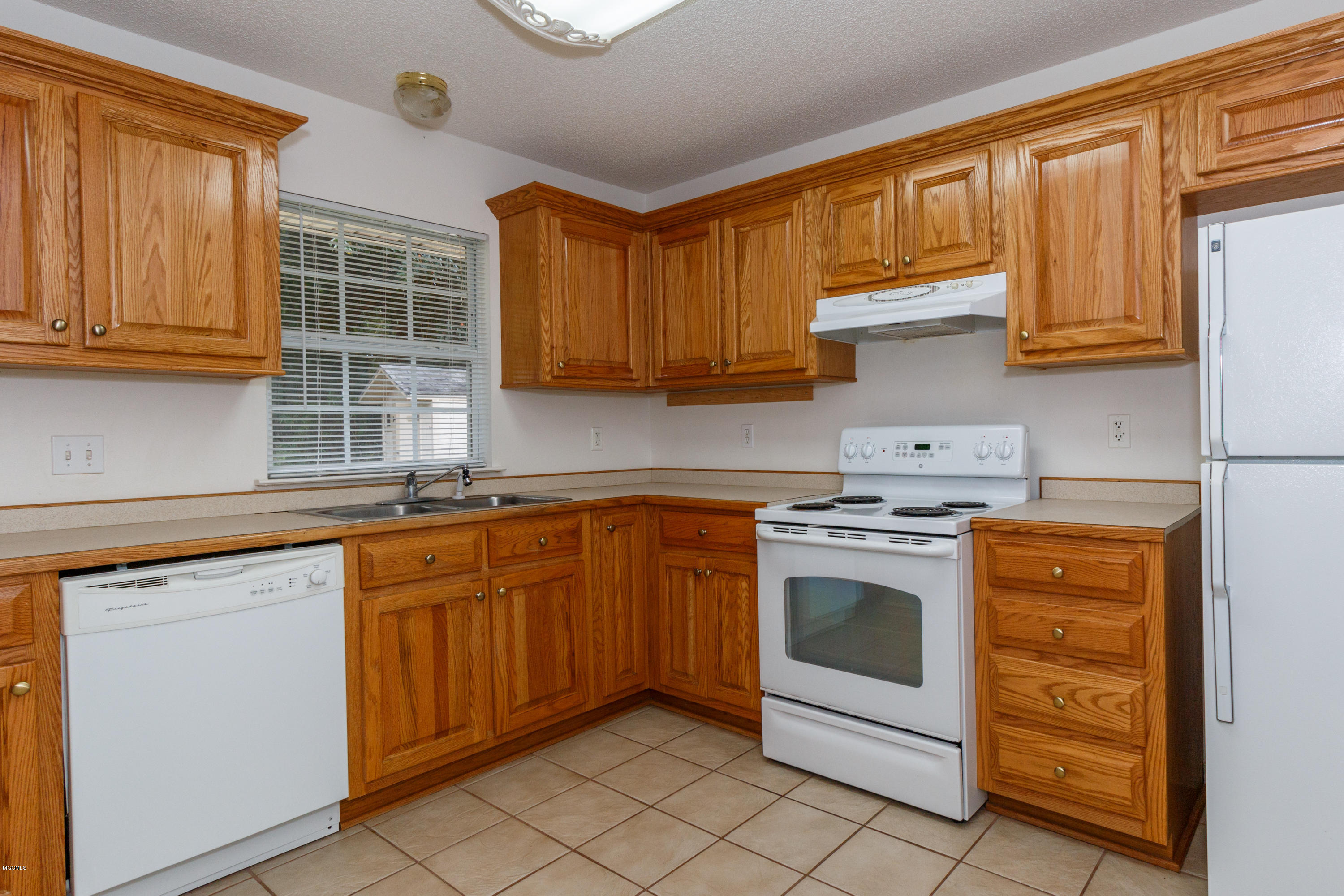 701 Lewis Avenue Property Photo 4
