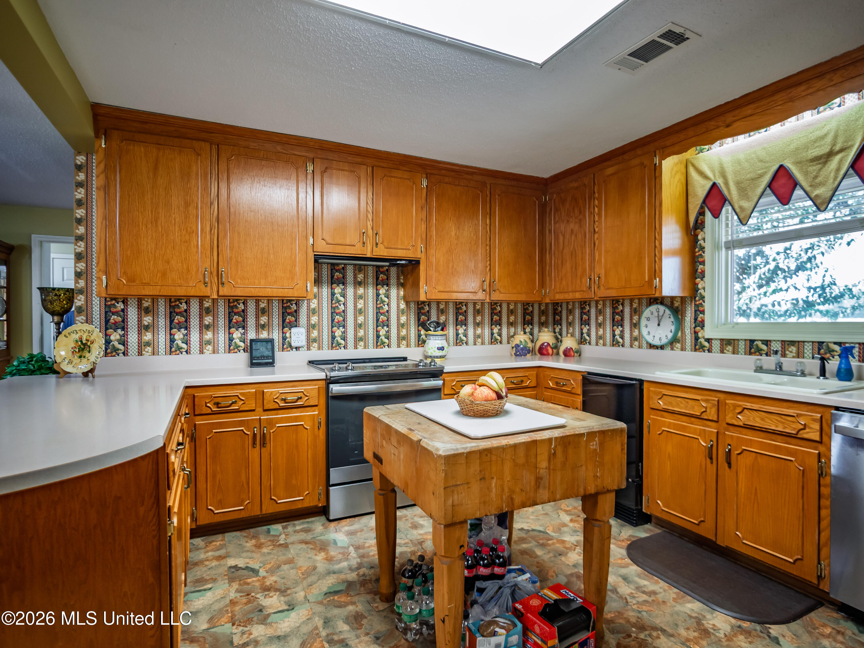 483 Lake Drive Property Photo 2