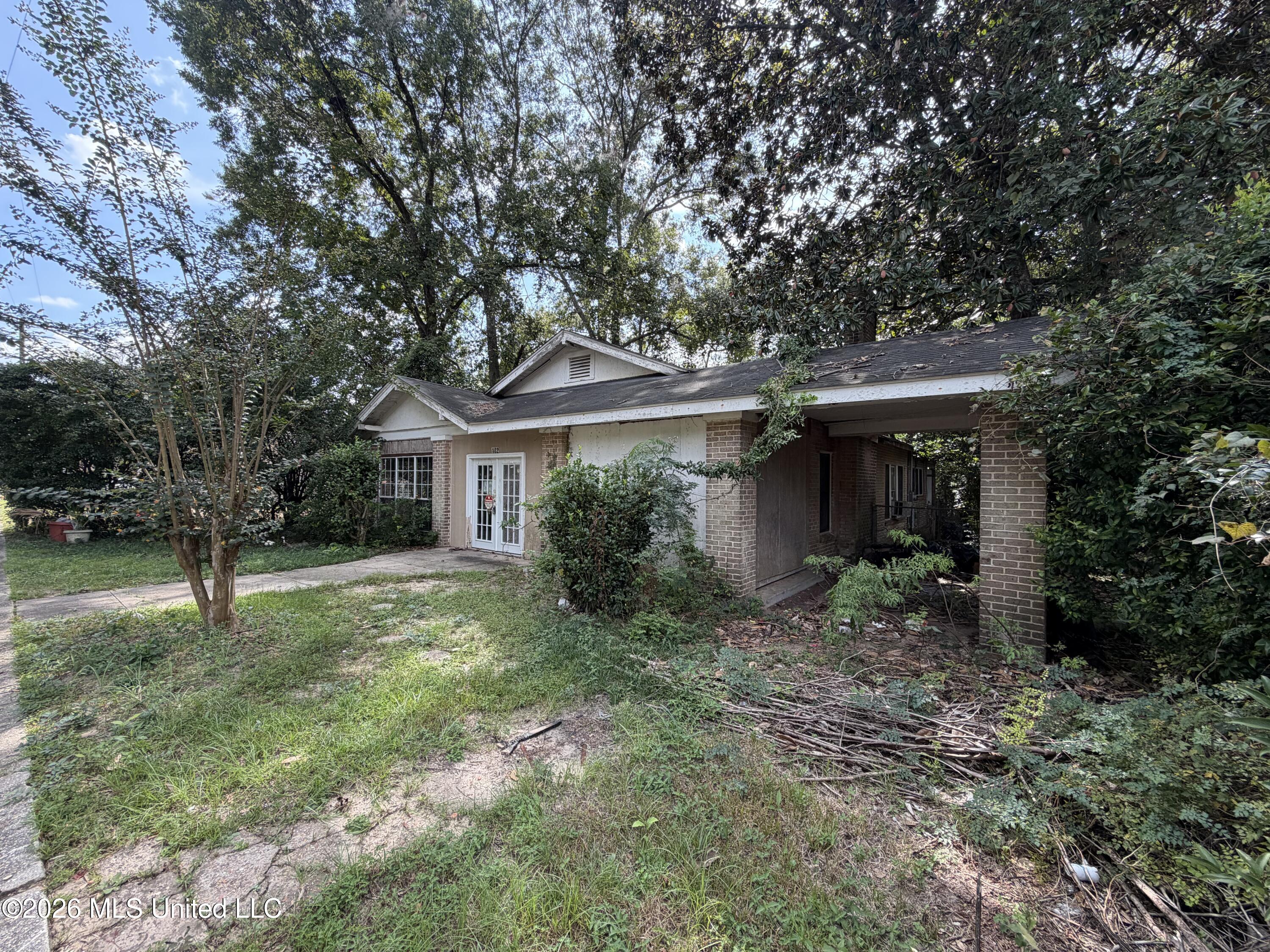 102 S Strahan Street Property Photo 2