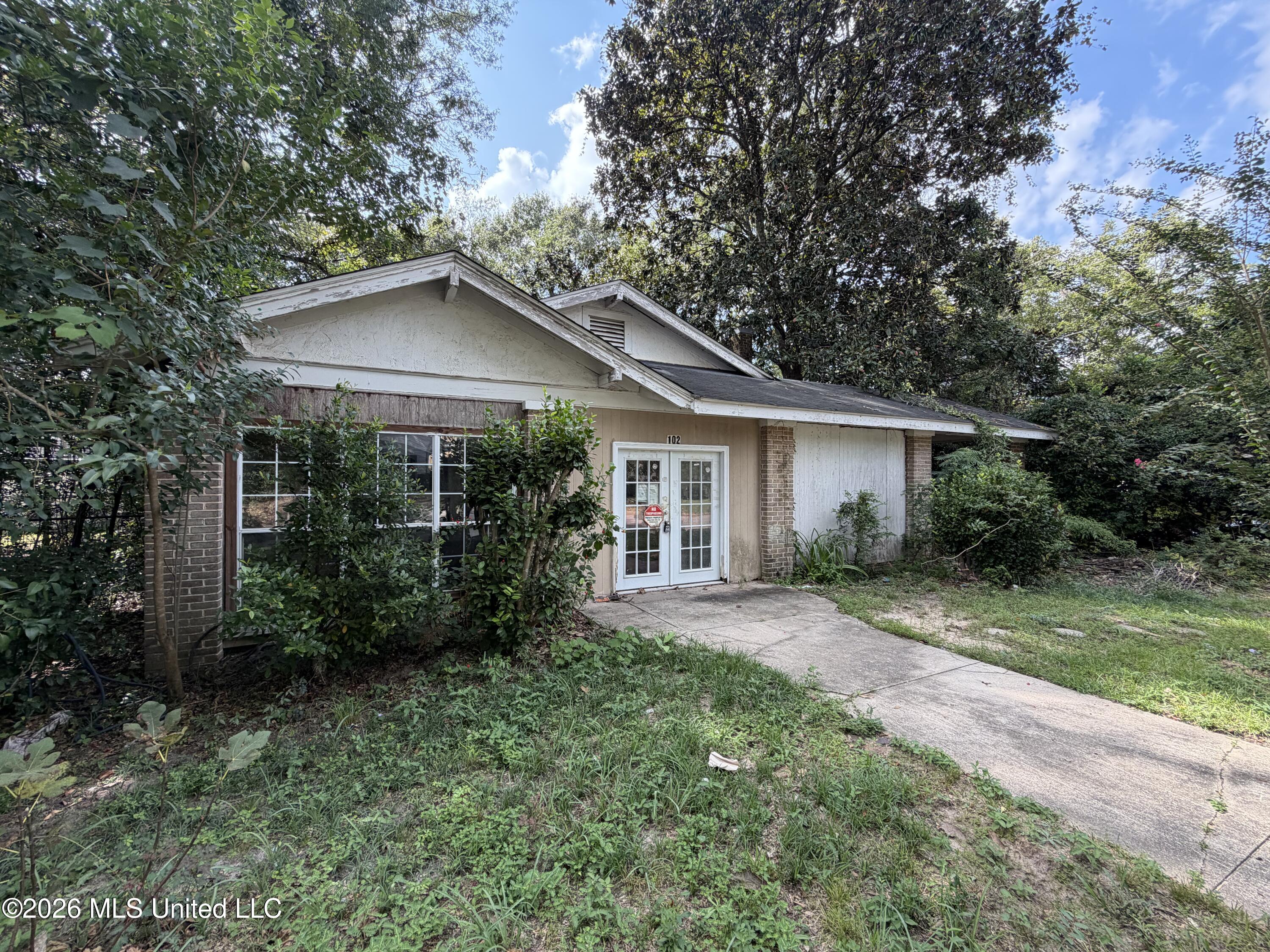102 S Strahan Street Property Photo 3