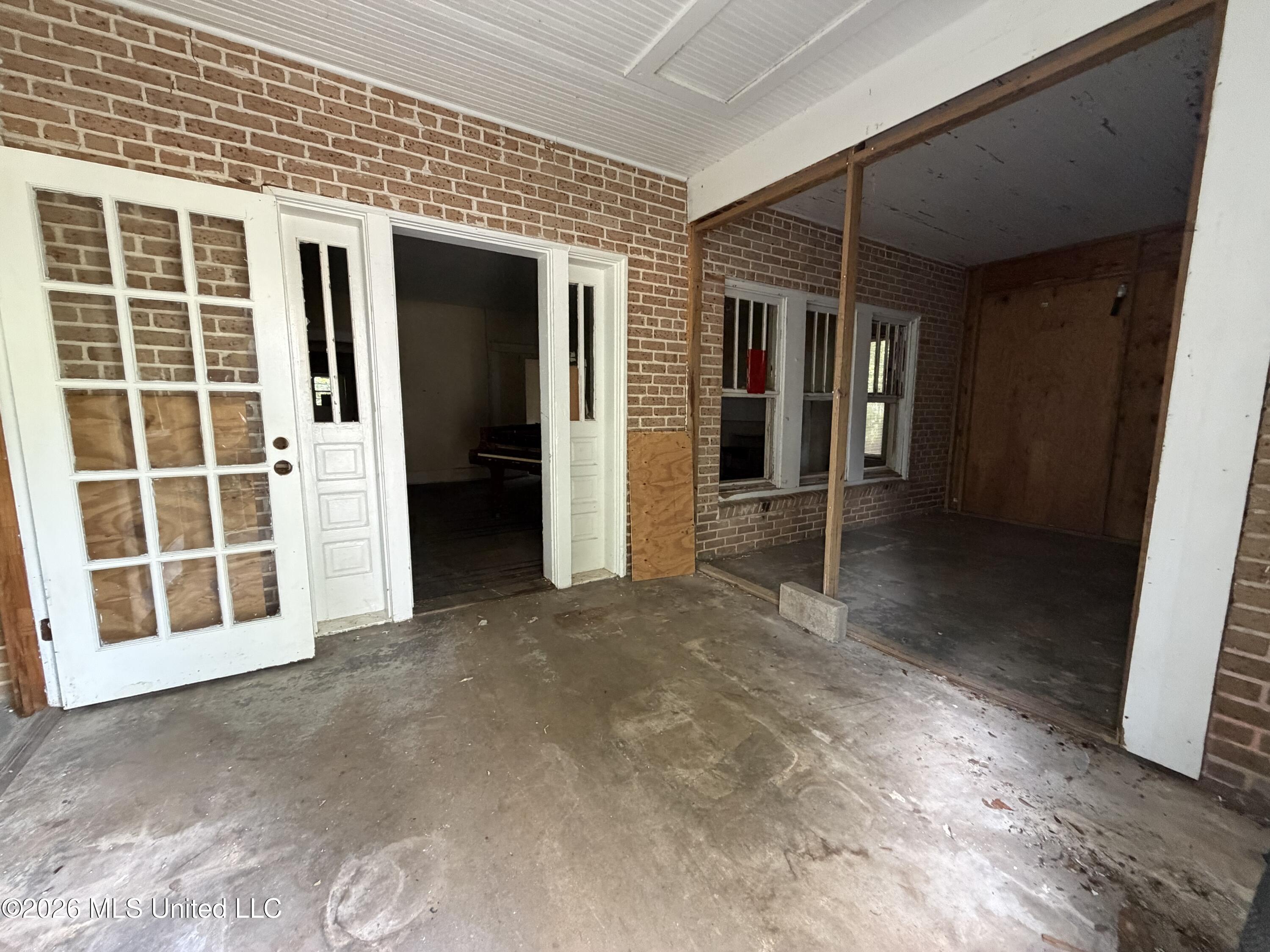 102 S Strahan Street Property Photo 4