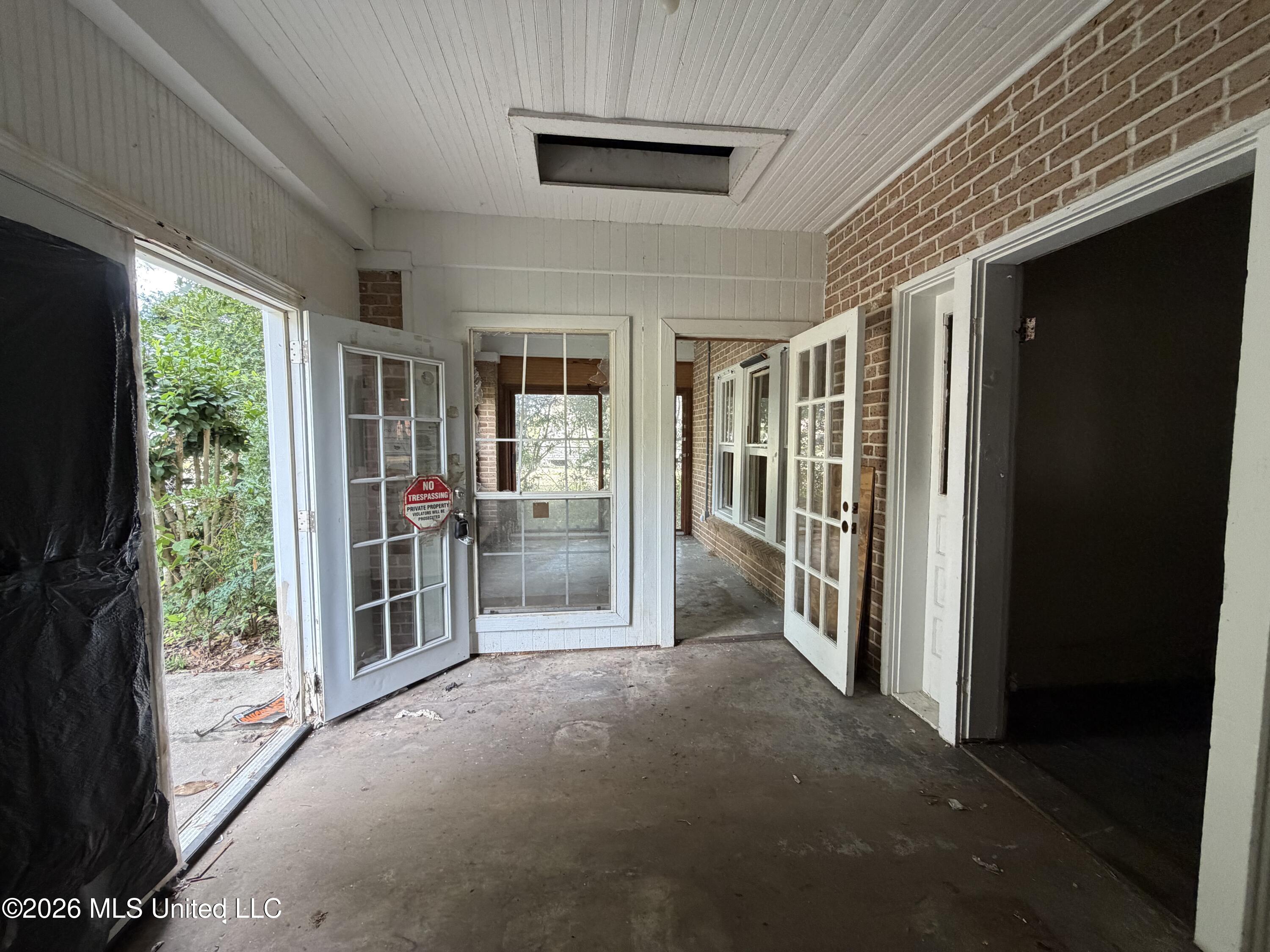 102 S Strahan Street Property Photo 6