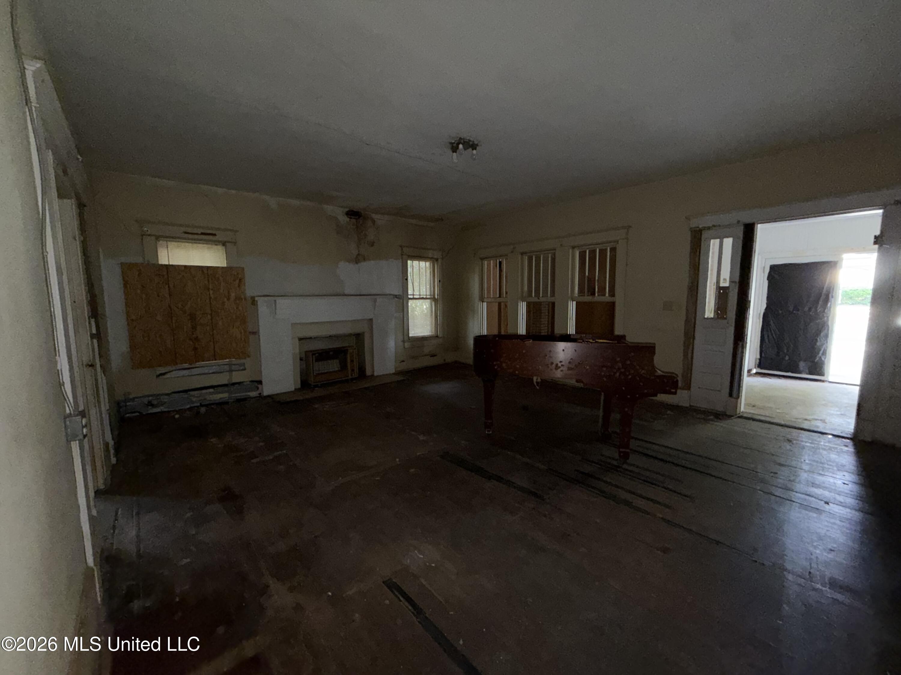 102 S Strahan Street Property Photo 9