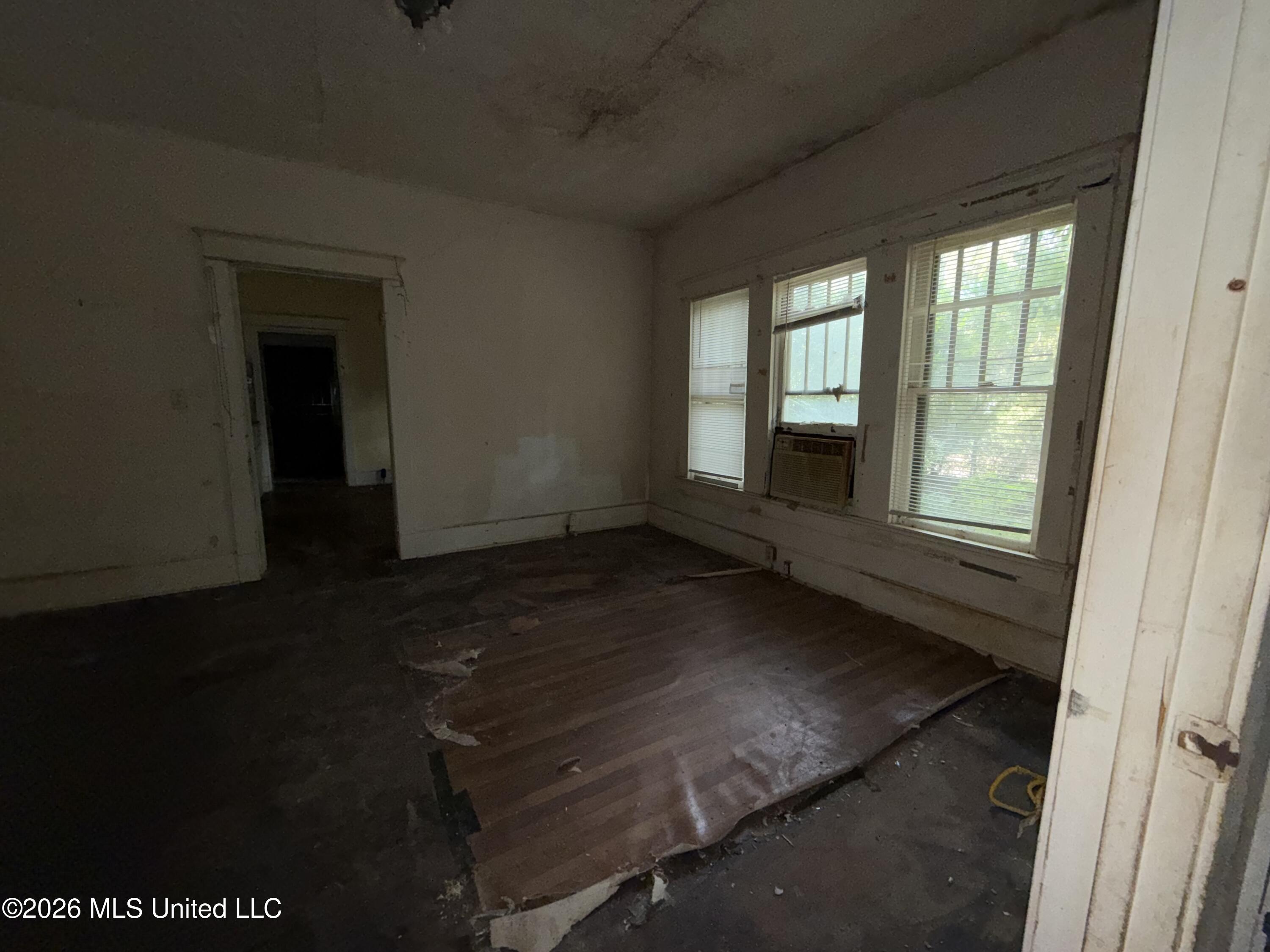 102 S Strahan Street Property Photo 10