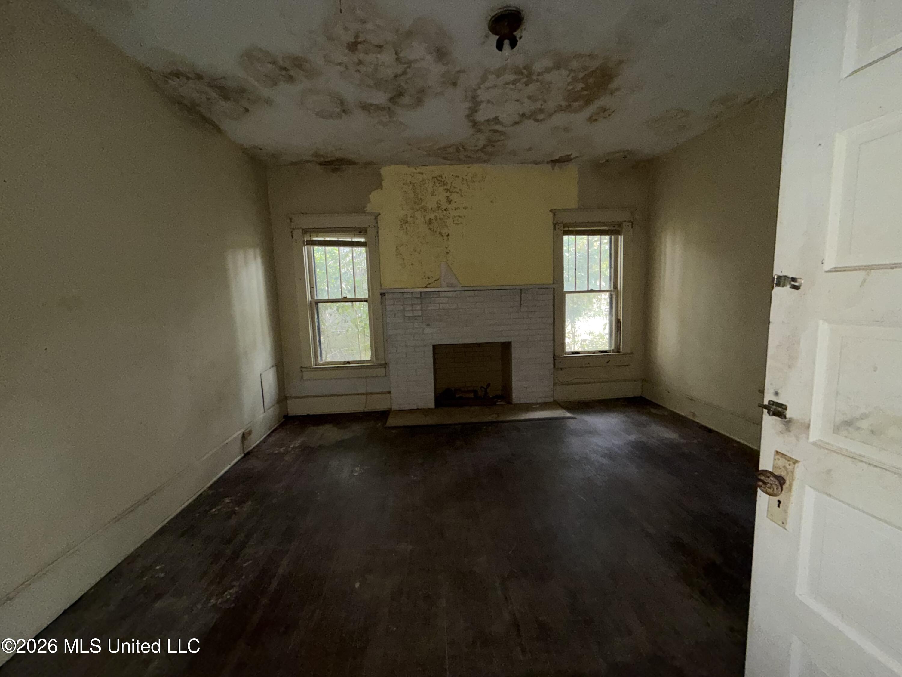 102 S Strahan Street Property Photo 13