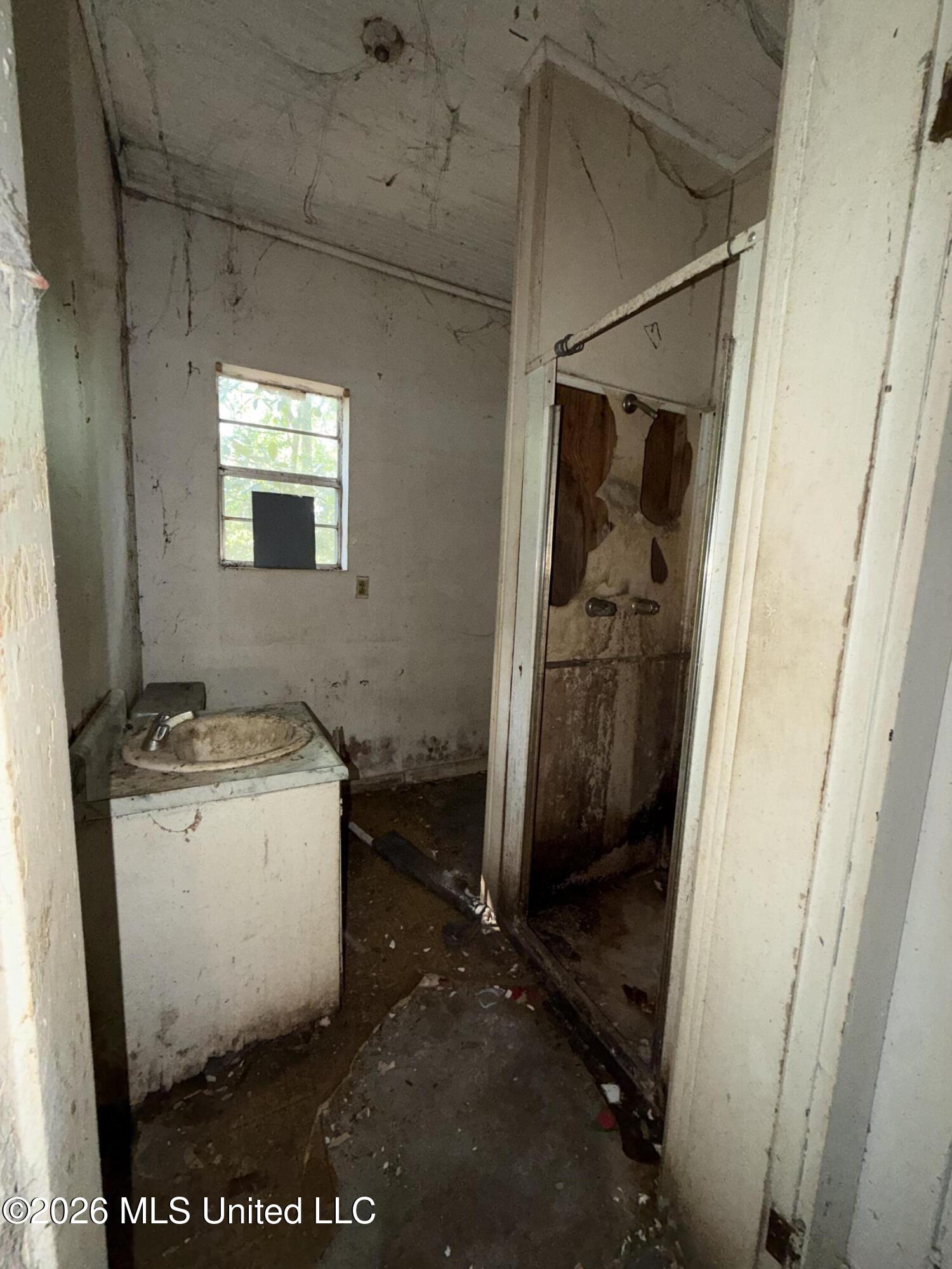 102 S Strahan Street Property Photo 15
