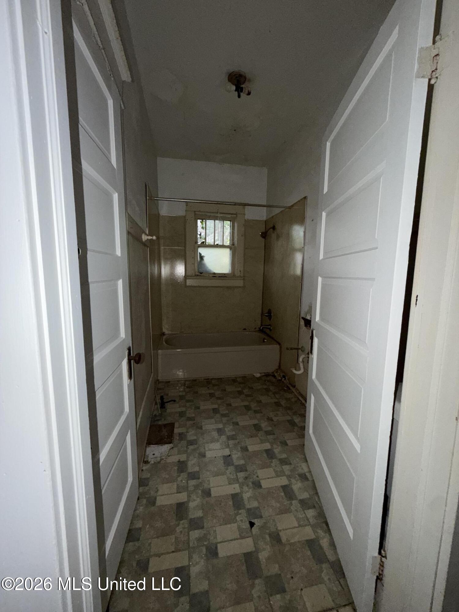 102 S Strahan Street Property Photo 16