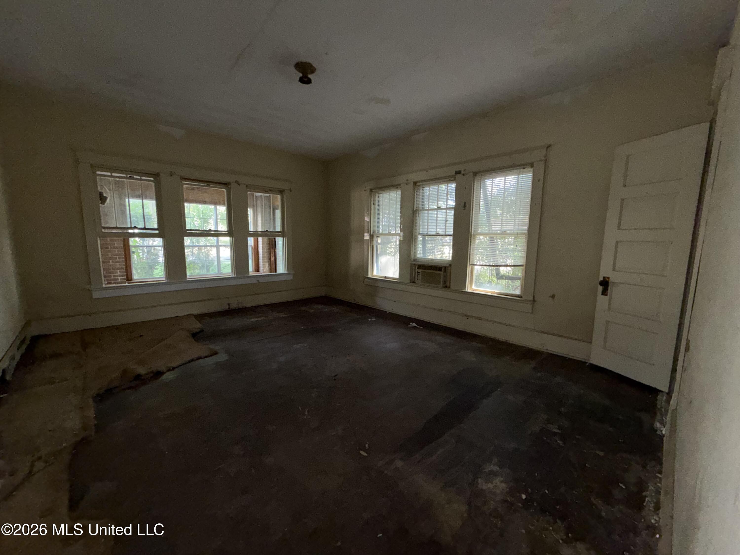 102 S Strahan Street Property Photo 17