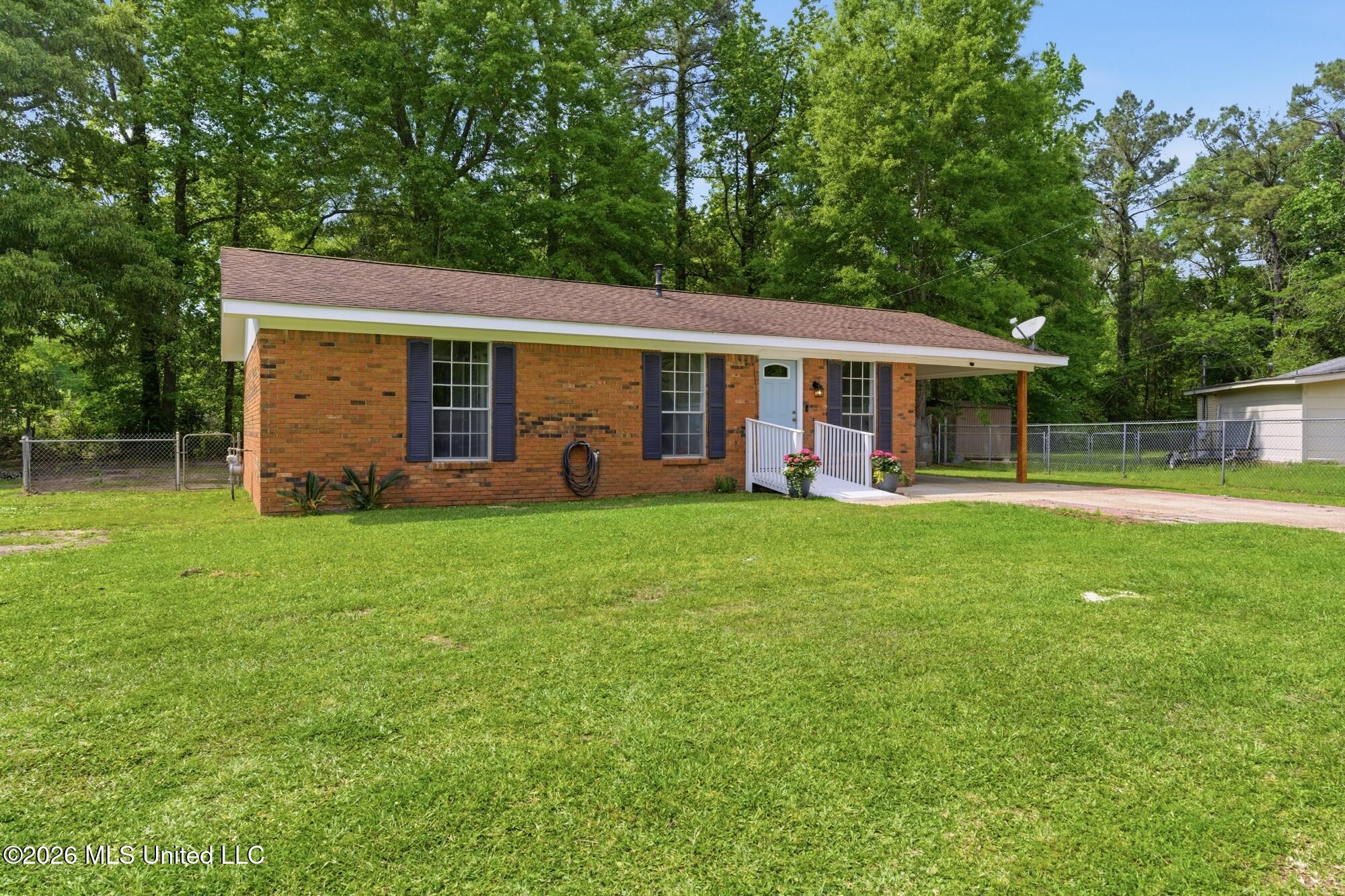 205 Woodside Drive Property Photo 4