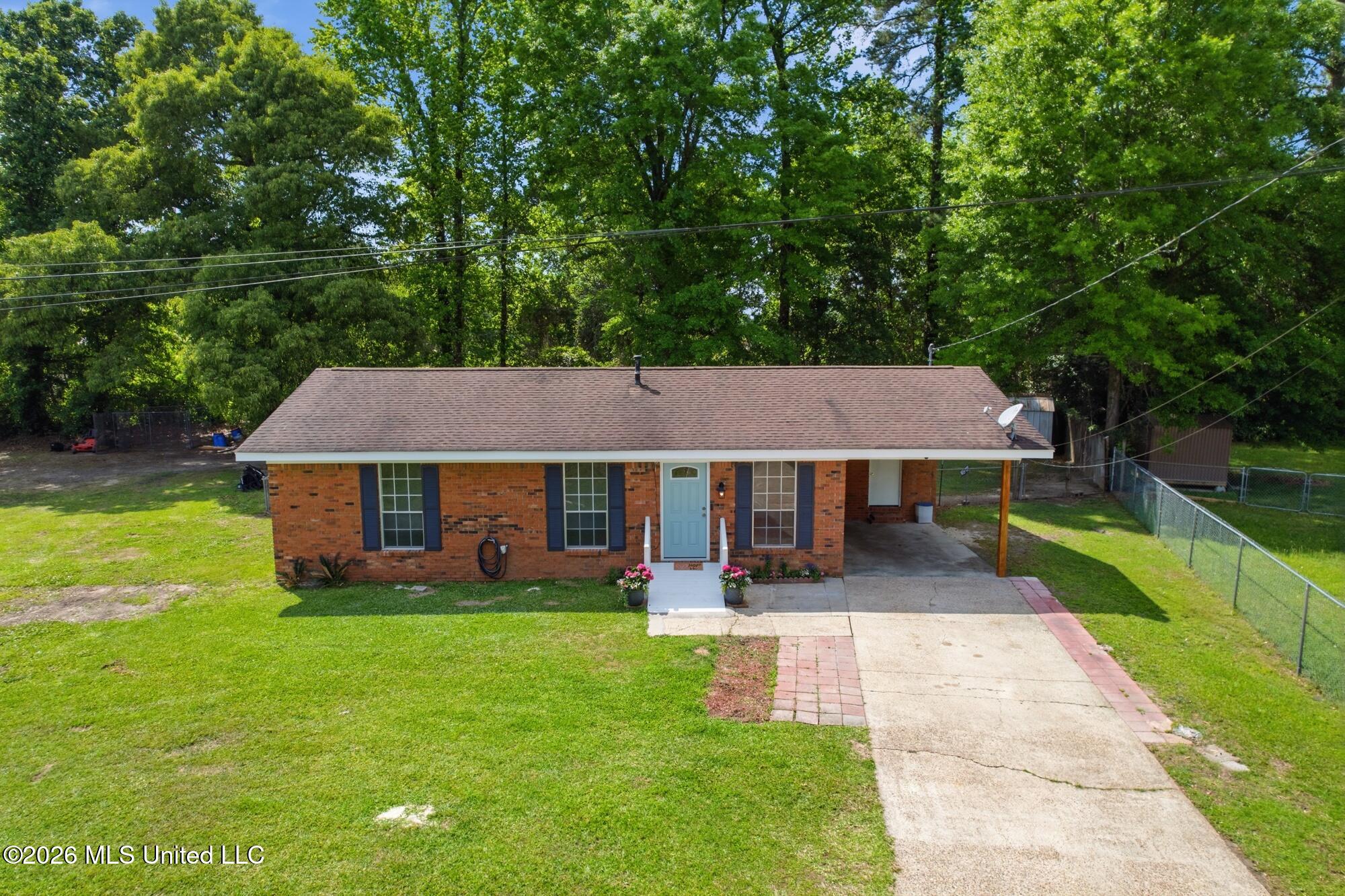 205 Woodside Drive Property Photo 6