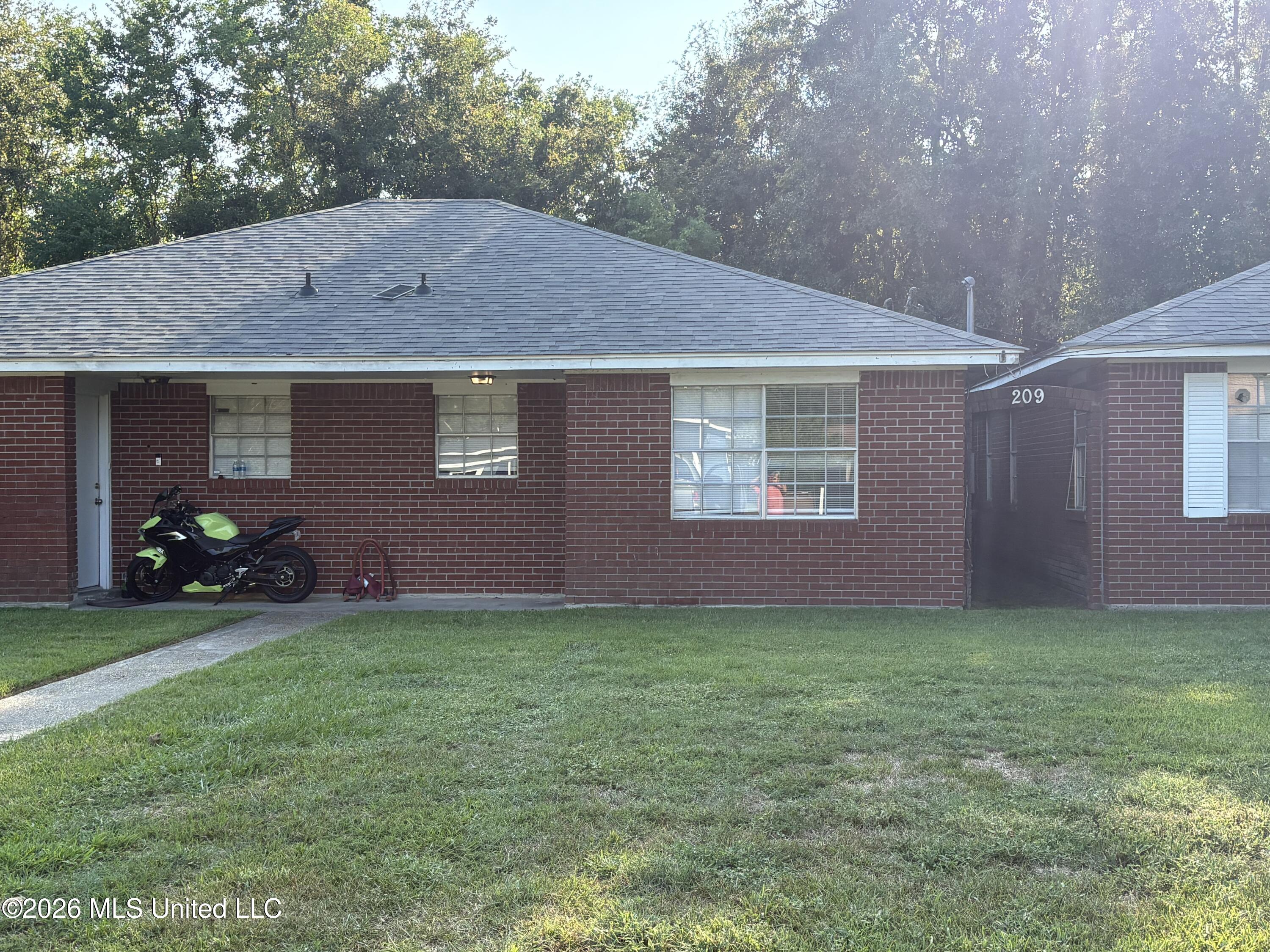 209 Lawler Avenue Property Photo 1