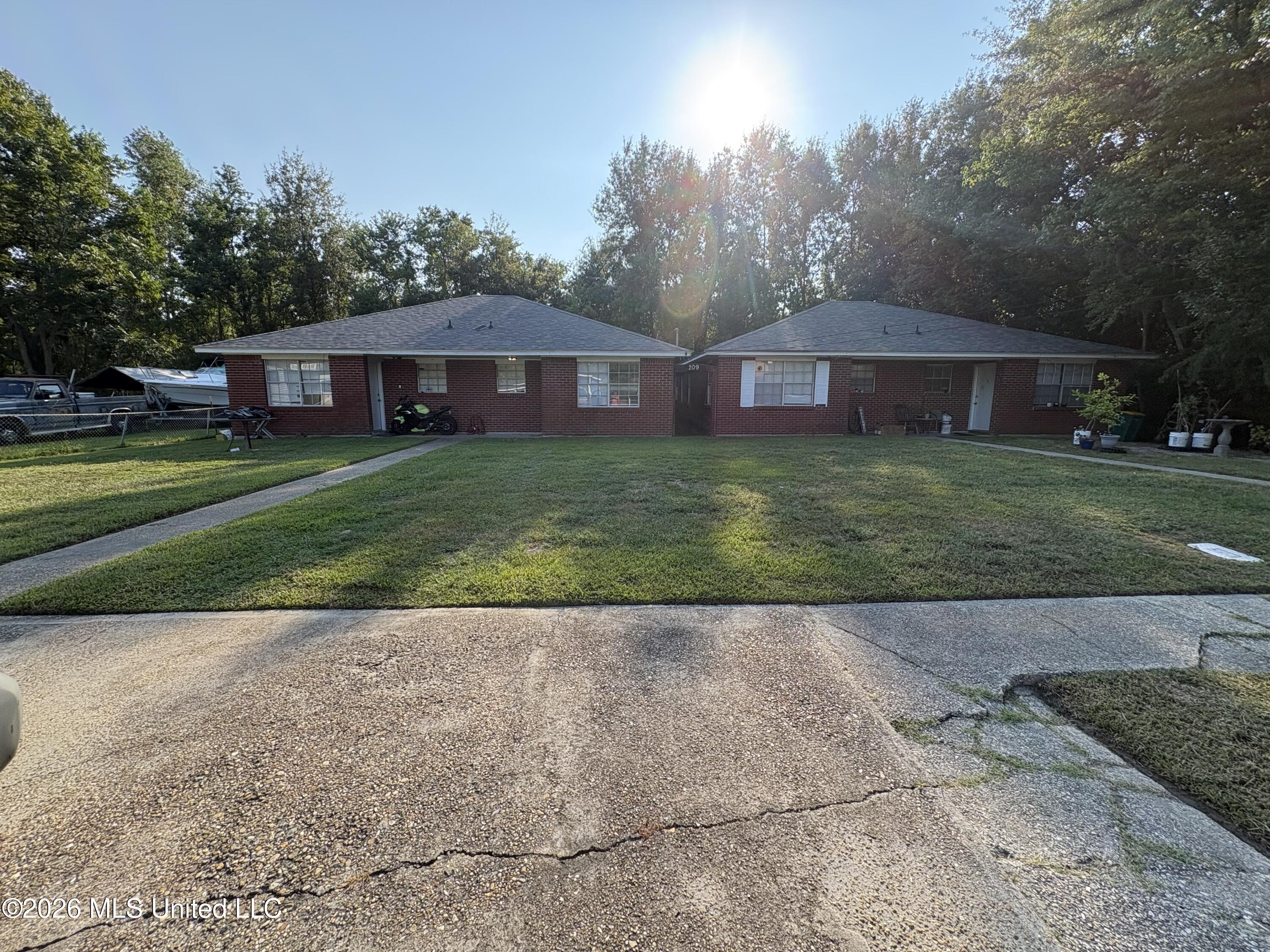 209 Lawler Avenue Property Photo 3