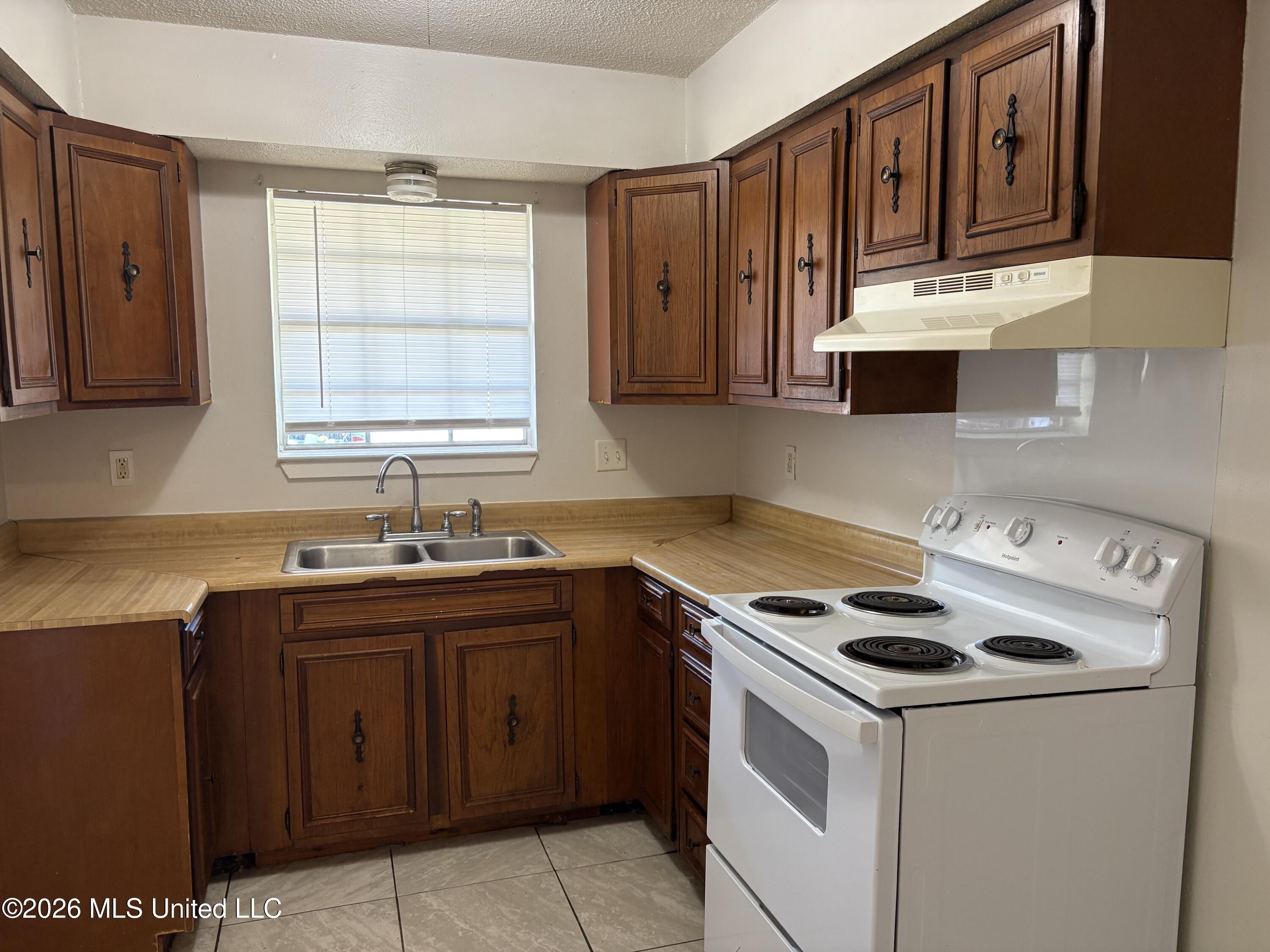 209 Lawler Avenue Property Photo 7