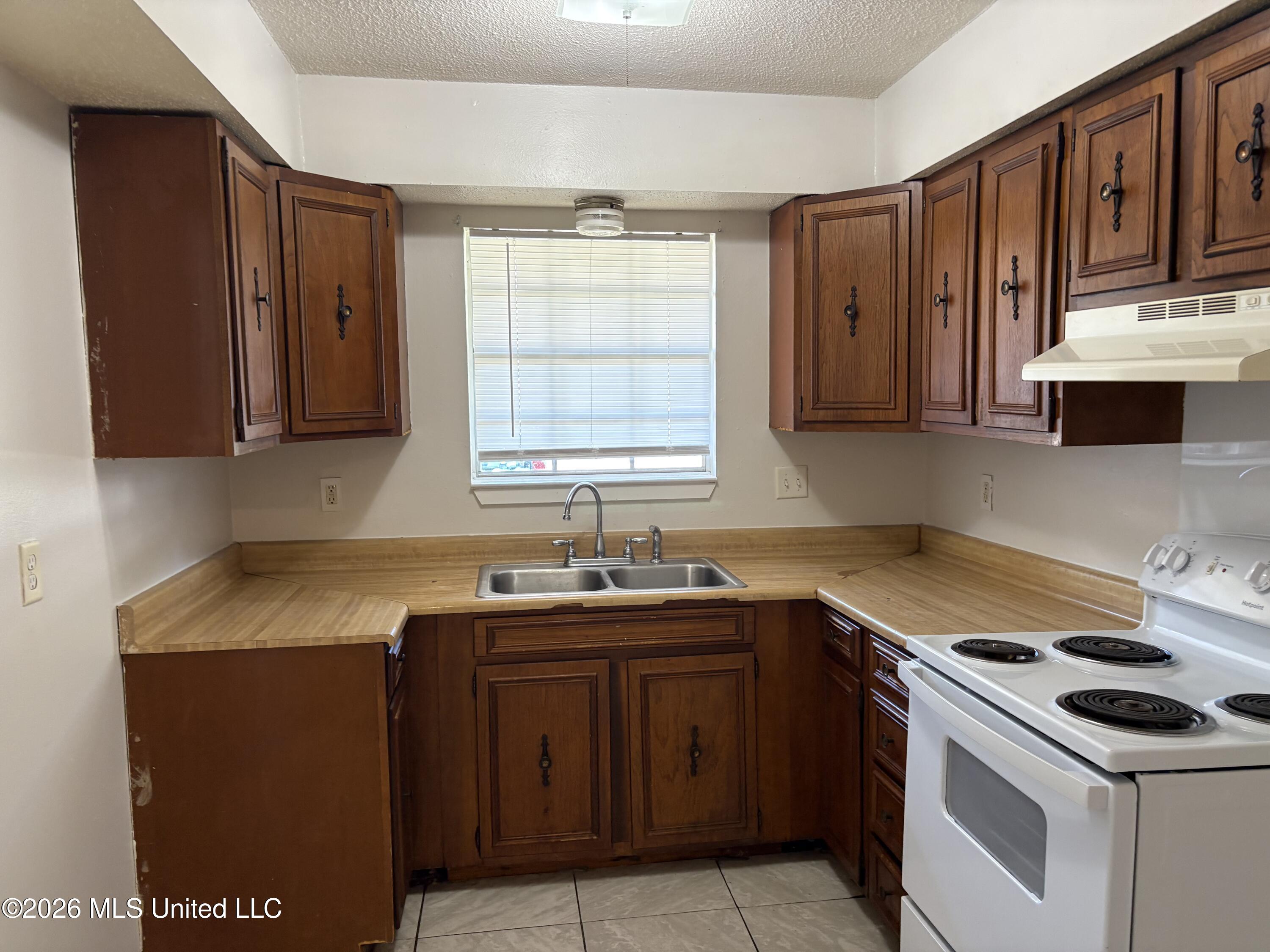 209 Lawler Avenue Property Photo 8