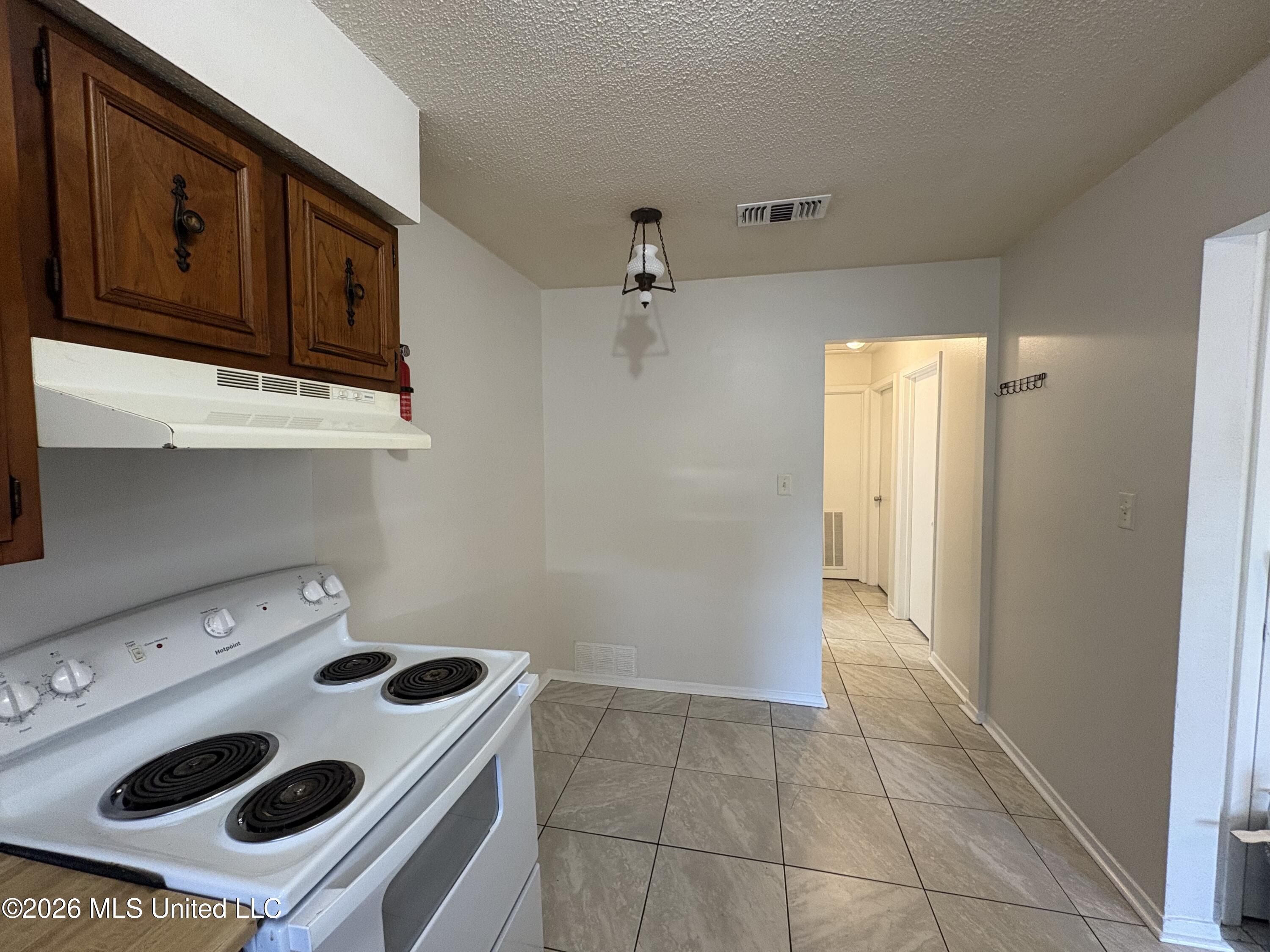 209 Lawler Avenue Property Photo 9