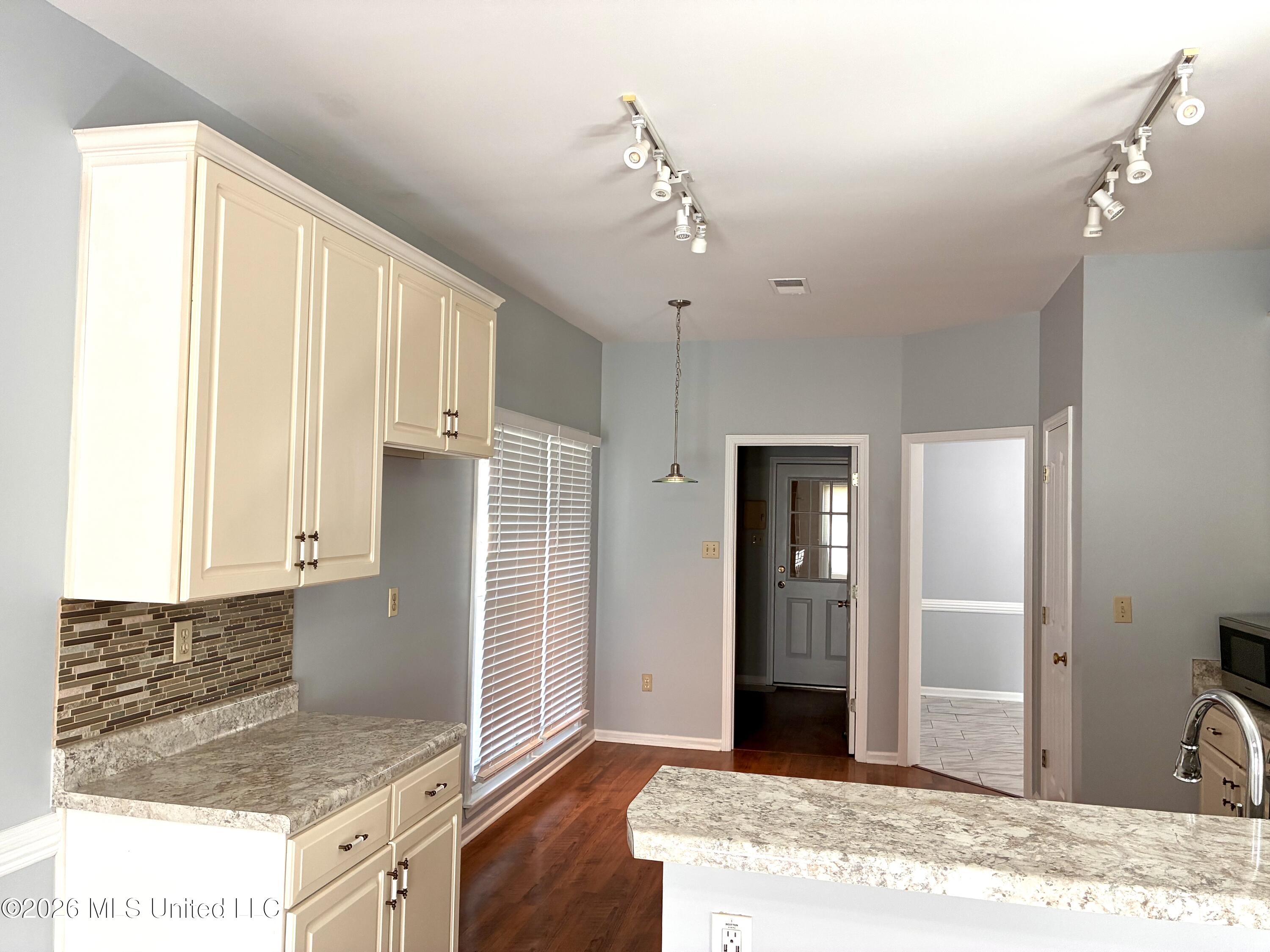 8327 Waverly Cove Property Photo 8