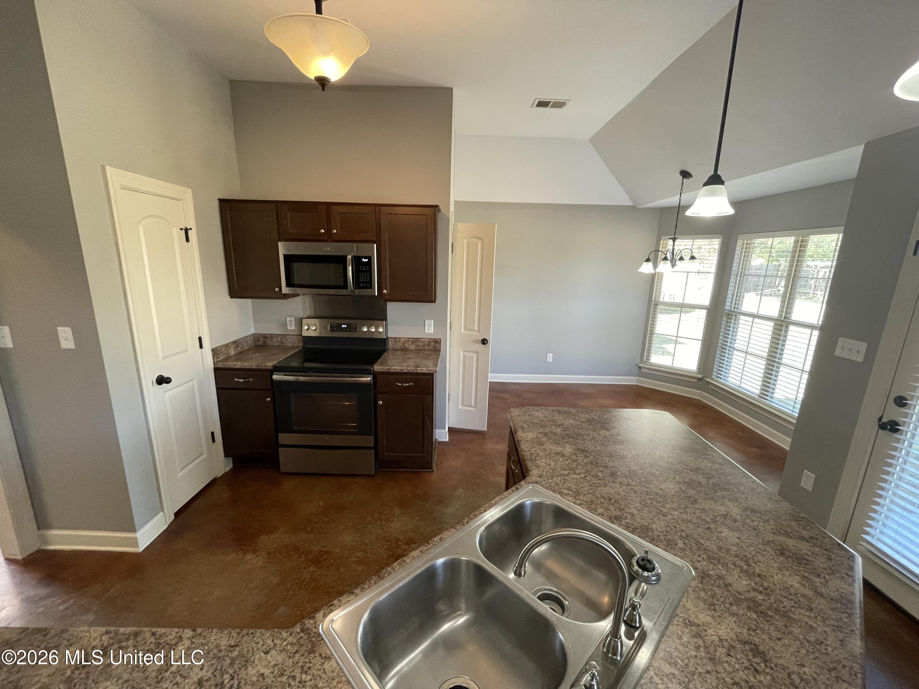 8723 Smith Ranch Drive Property Photo 3