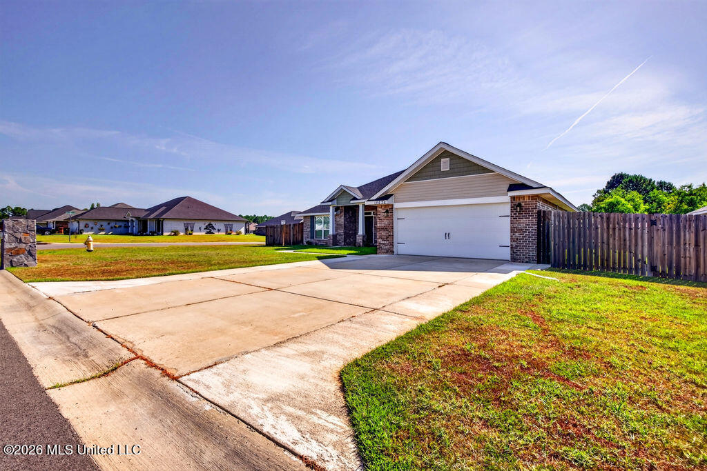 15028 Emersyn Lane Property Photo 3