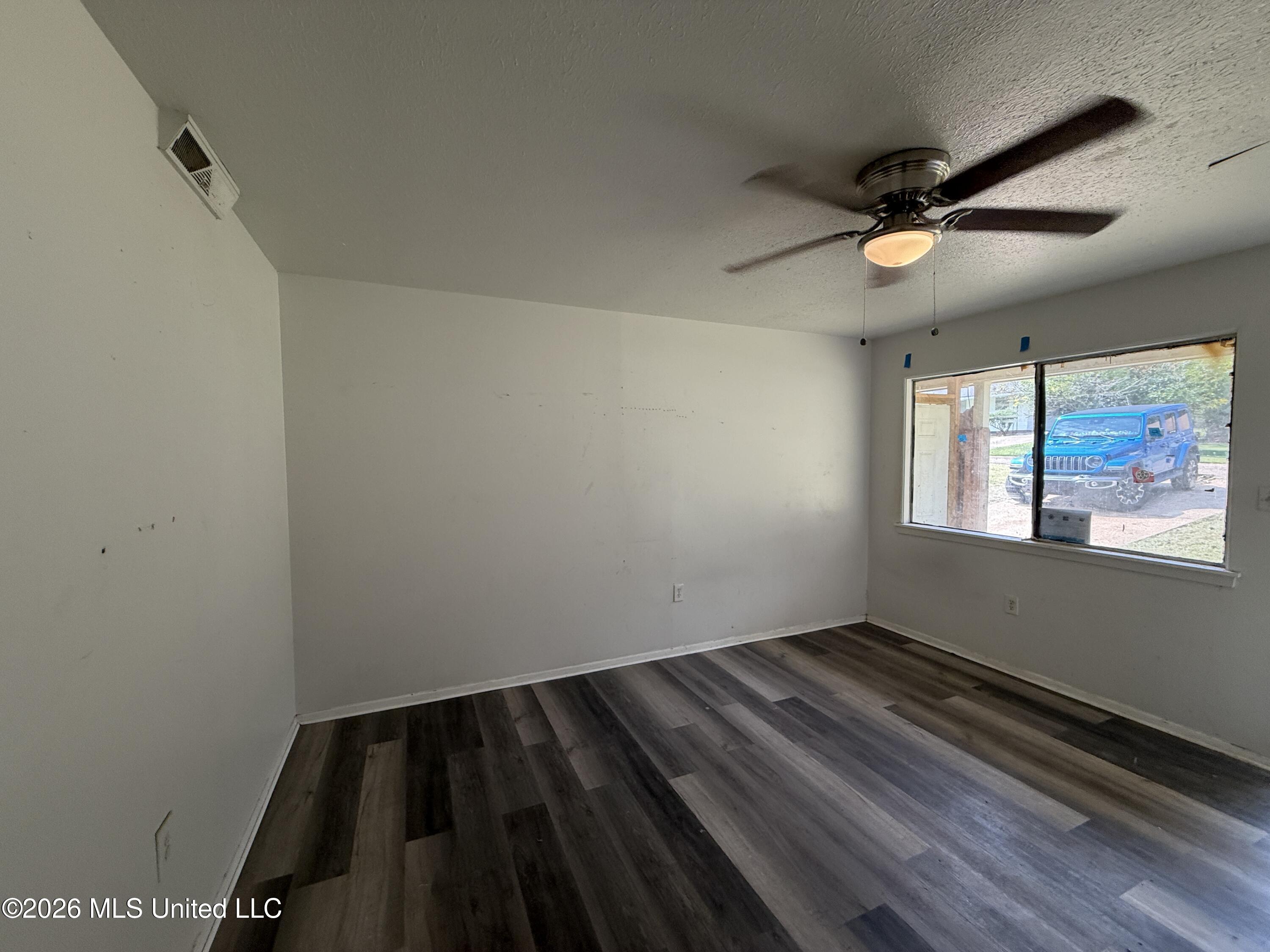 428 Queen Marie Lane Property Photo 5