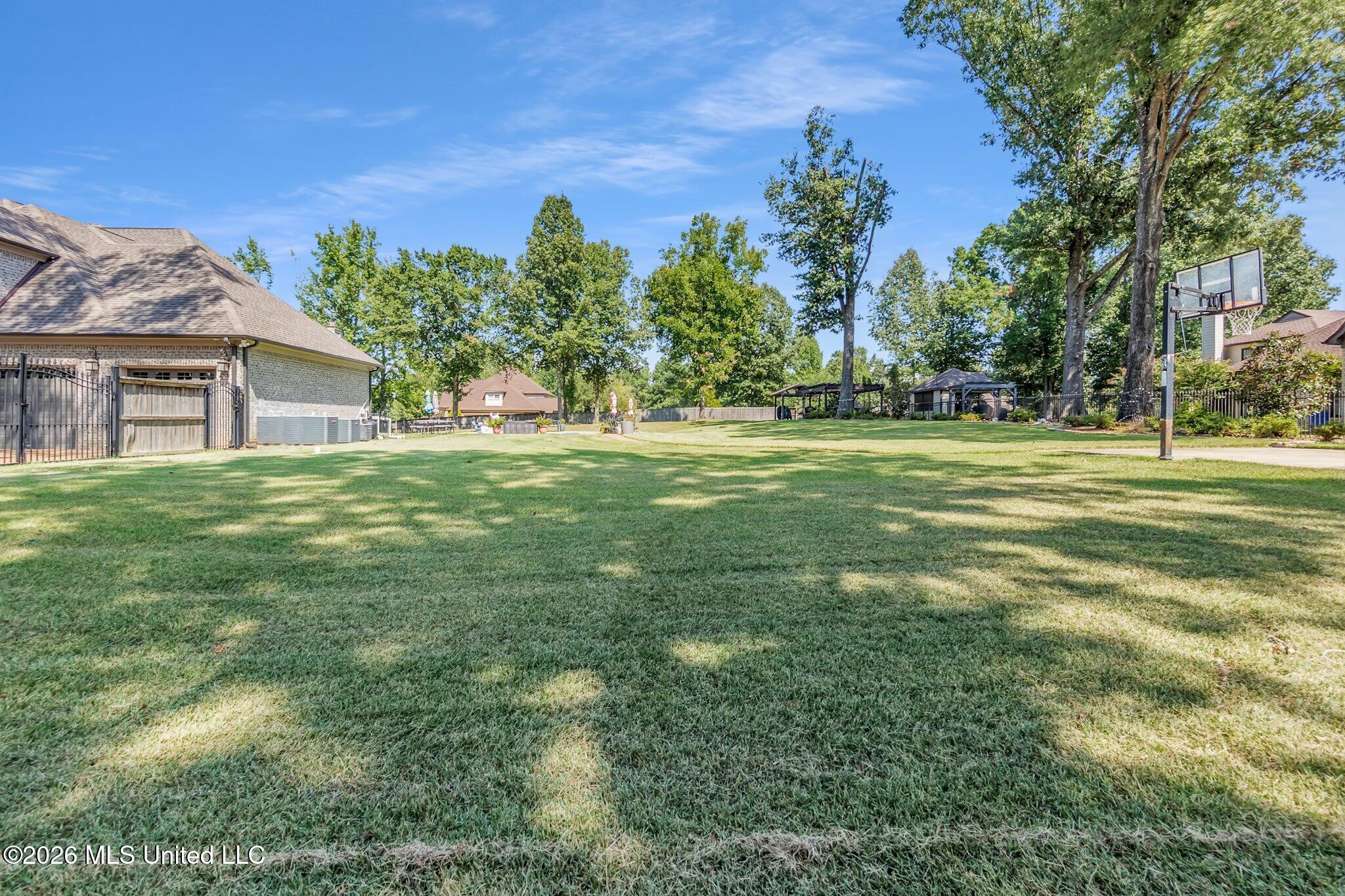344 Surrey Loop Property Photo 10