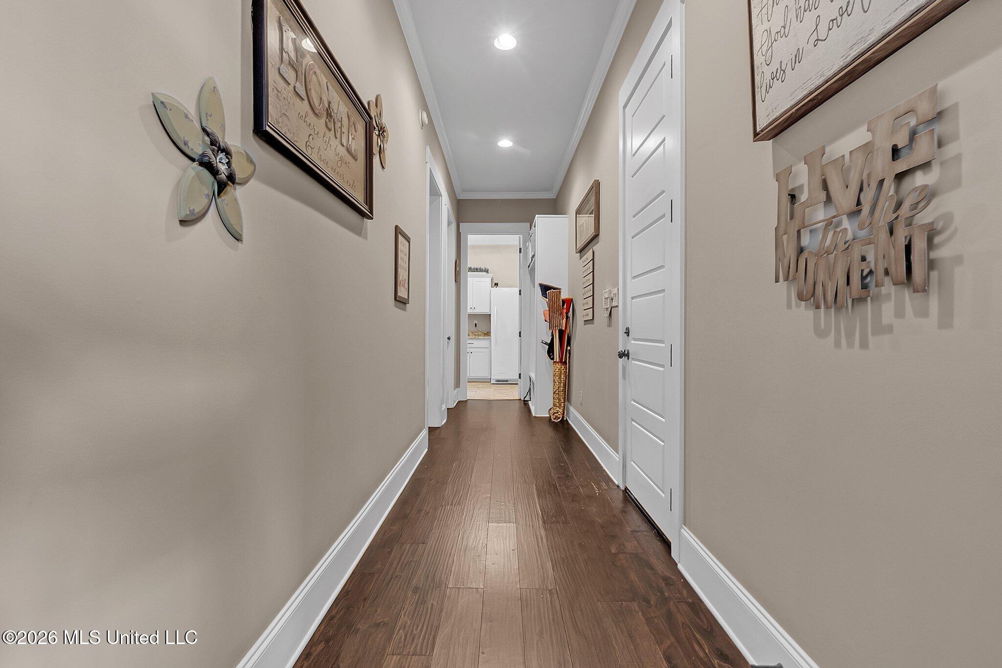 344 Surrey Loop Property Photo 25