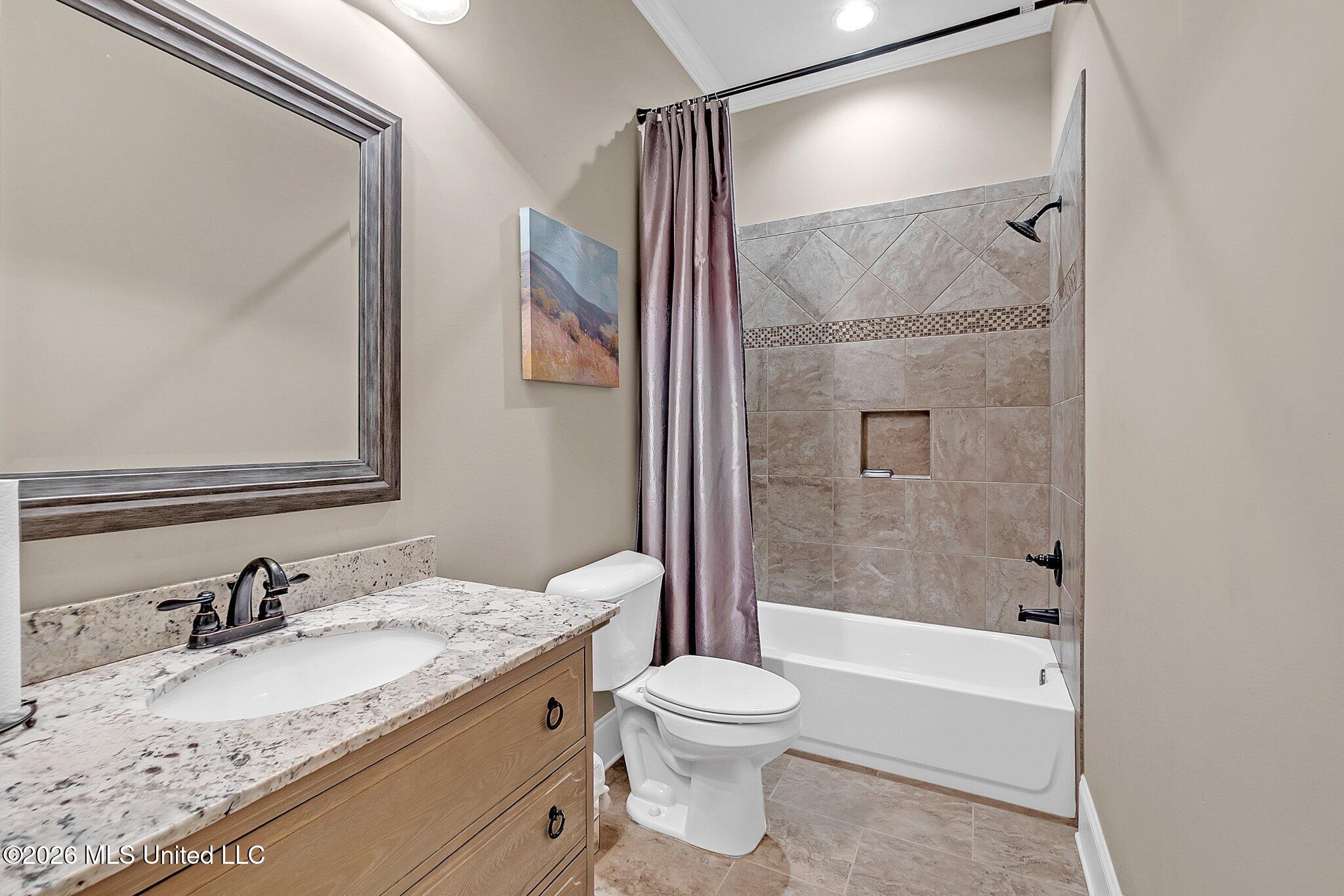 344 Surrey Loop Property Photo 33