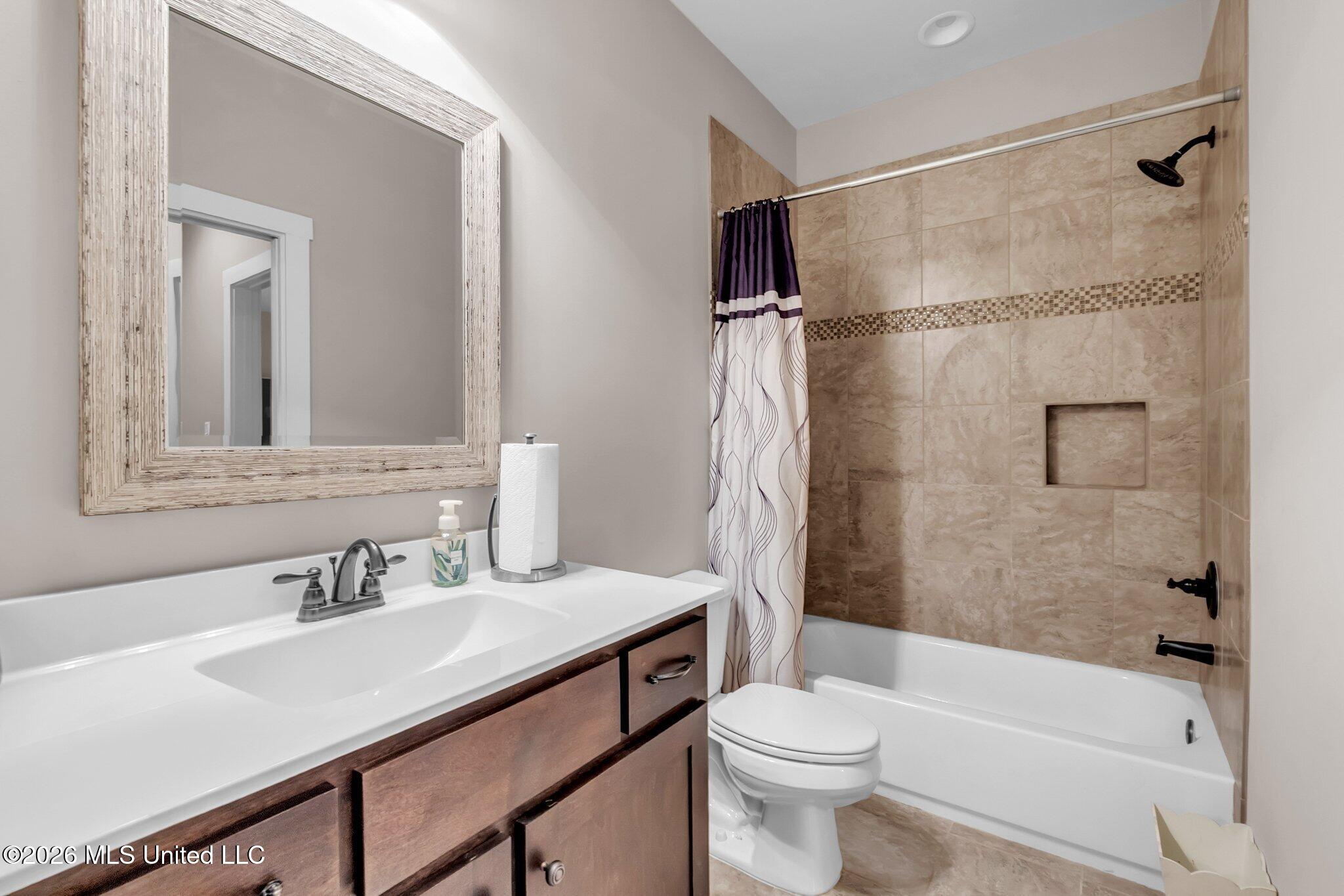 344 Surrey Loop Property Photo 39